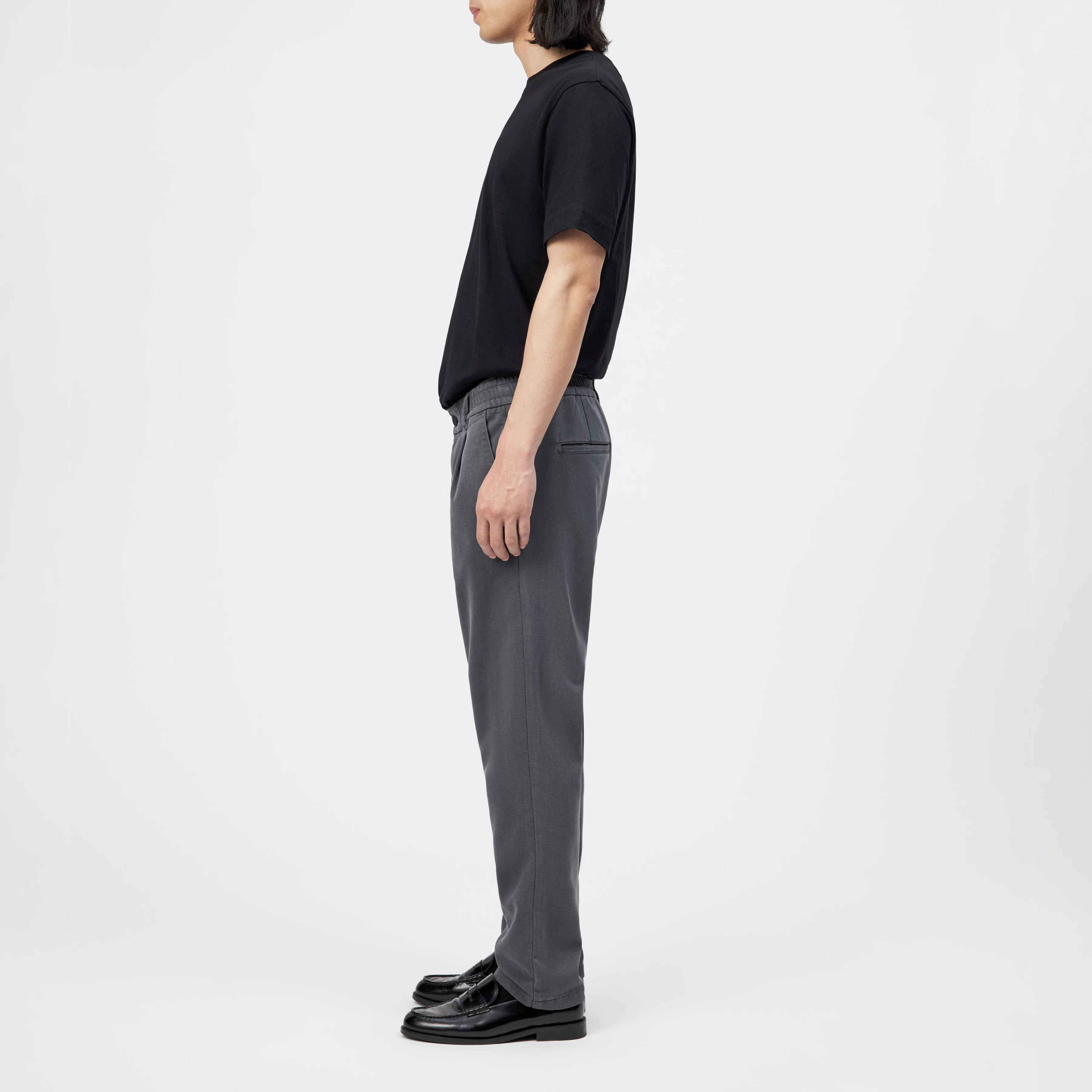 CHASY_RGLR - Casual trousers with pleats in a lyocell-cotton blend - men - grey - Seitenansicht