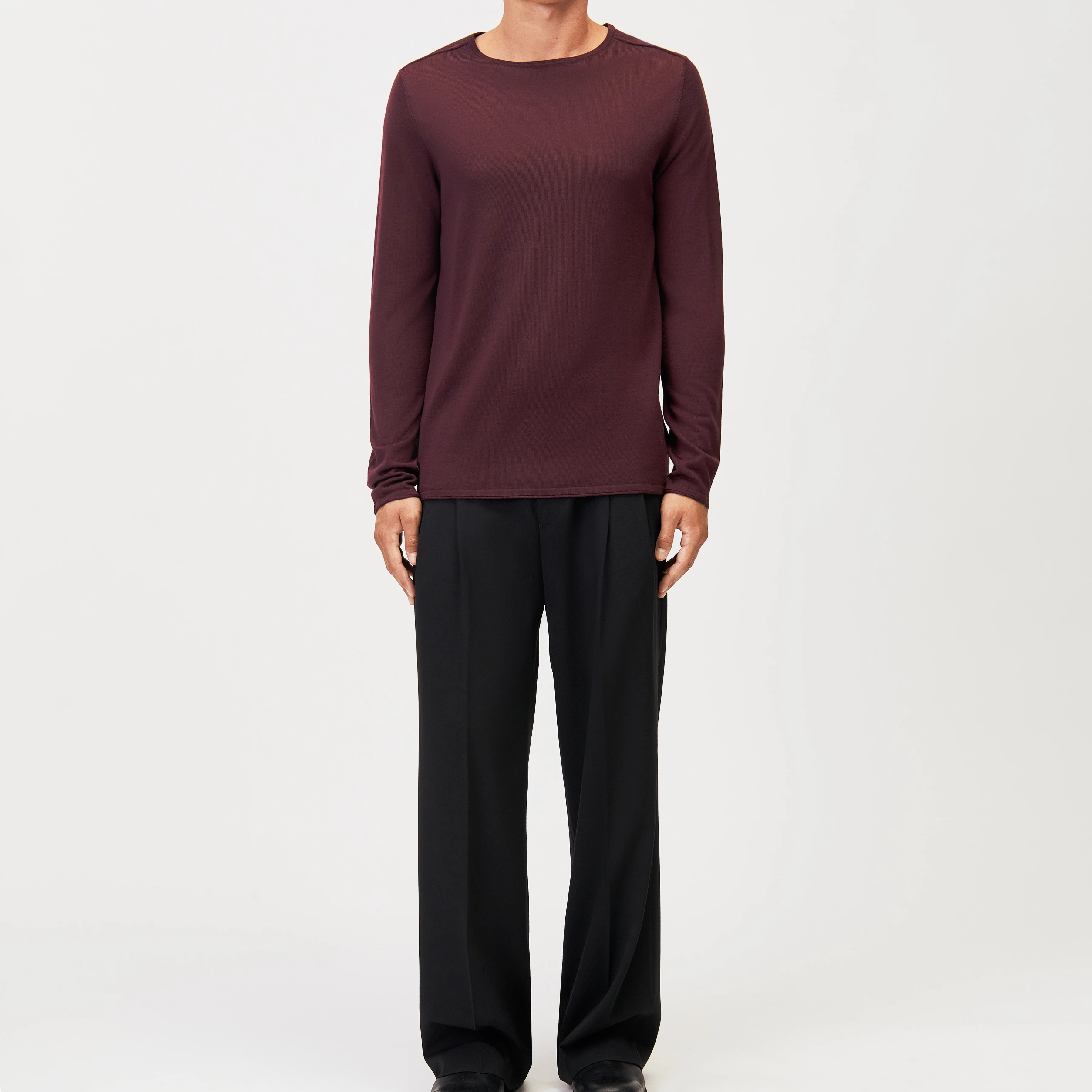 RIKONO - Fine merino wool knitted jumper - men - red - Ganzkörper-Frontansicht