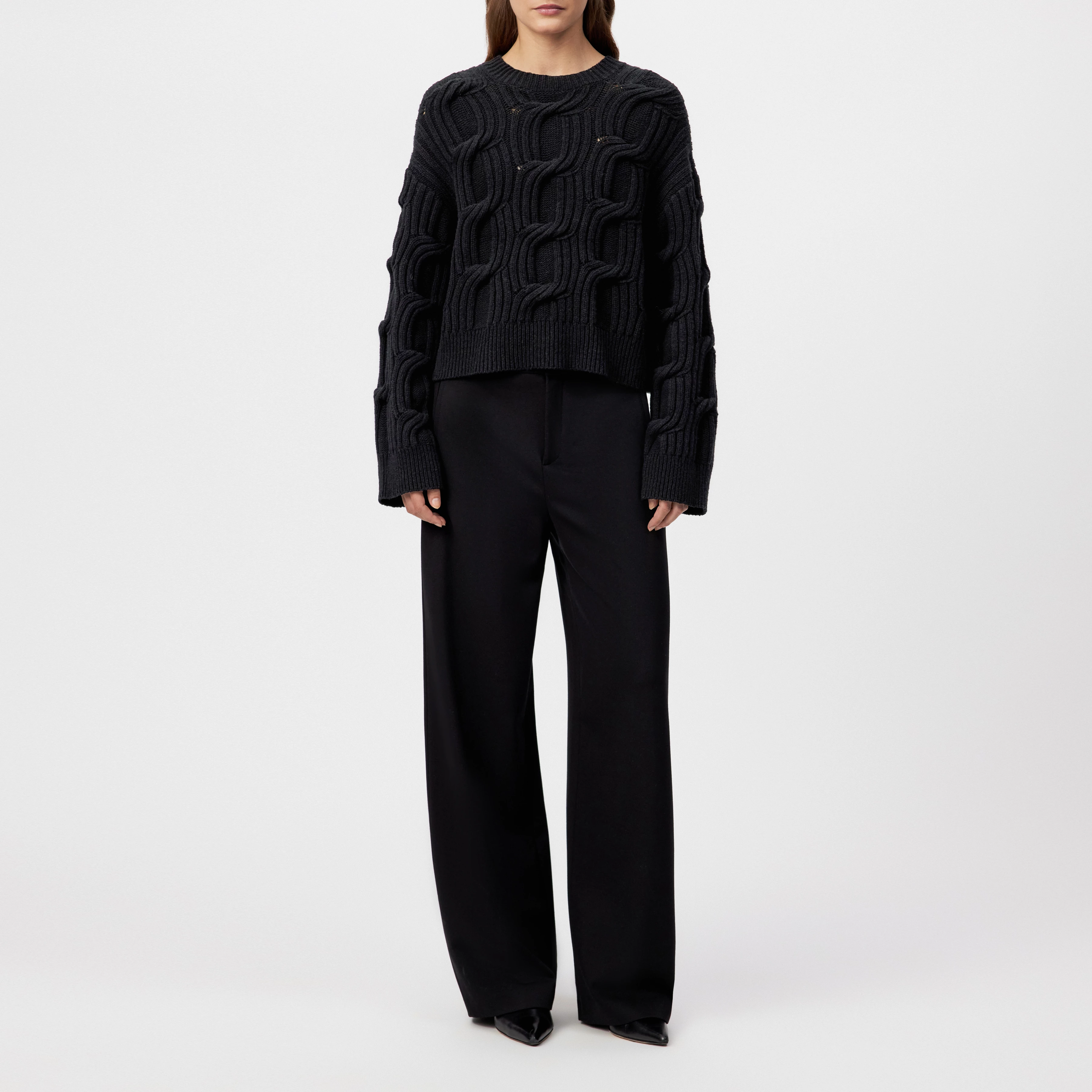 MALESE_2 - Verkürzter Pullover in Schurwolle - Damen - schwarz - Ganzkörper-Frontansicht