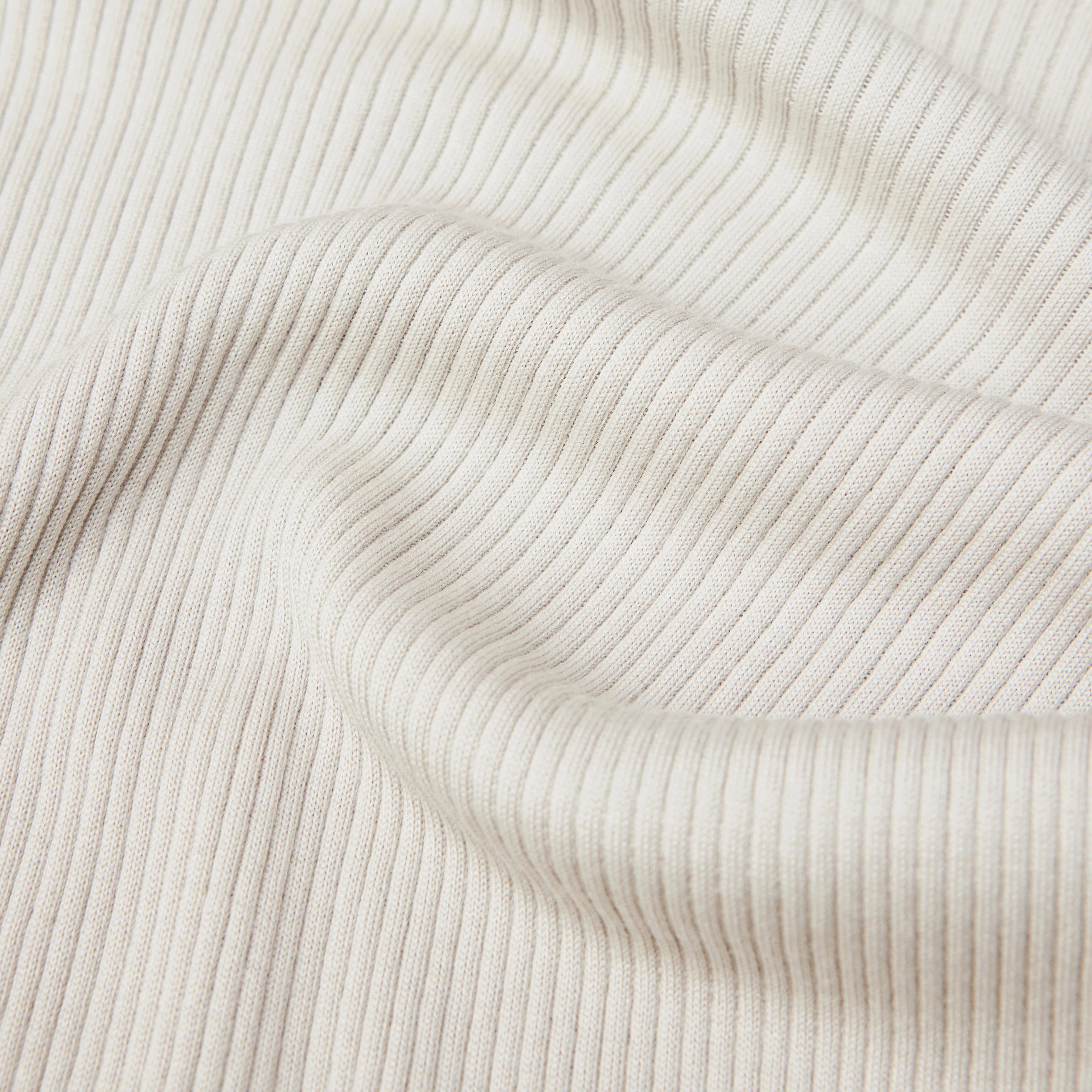 INARI - Turtleneck jumper in flowing wool blend - women - beige - Materialbild (B2C)