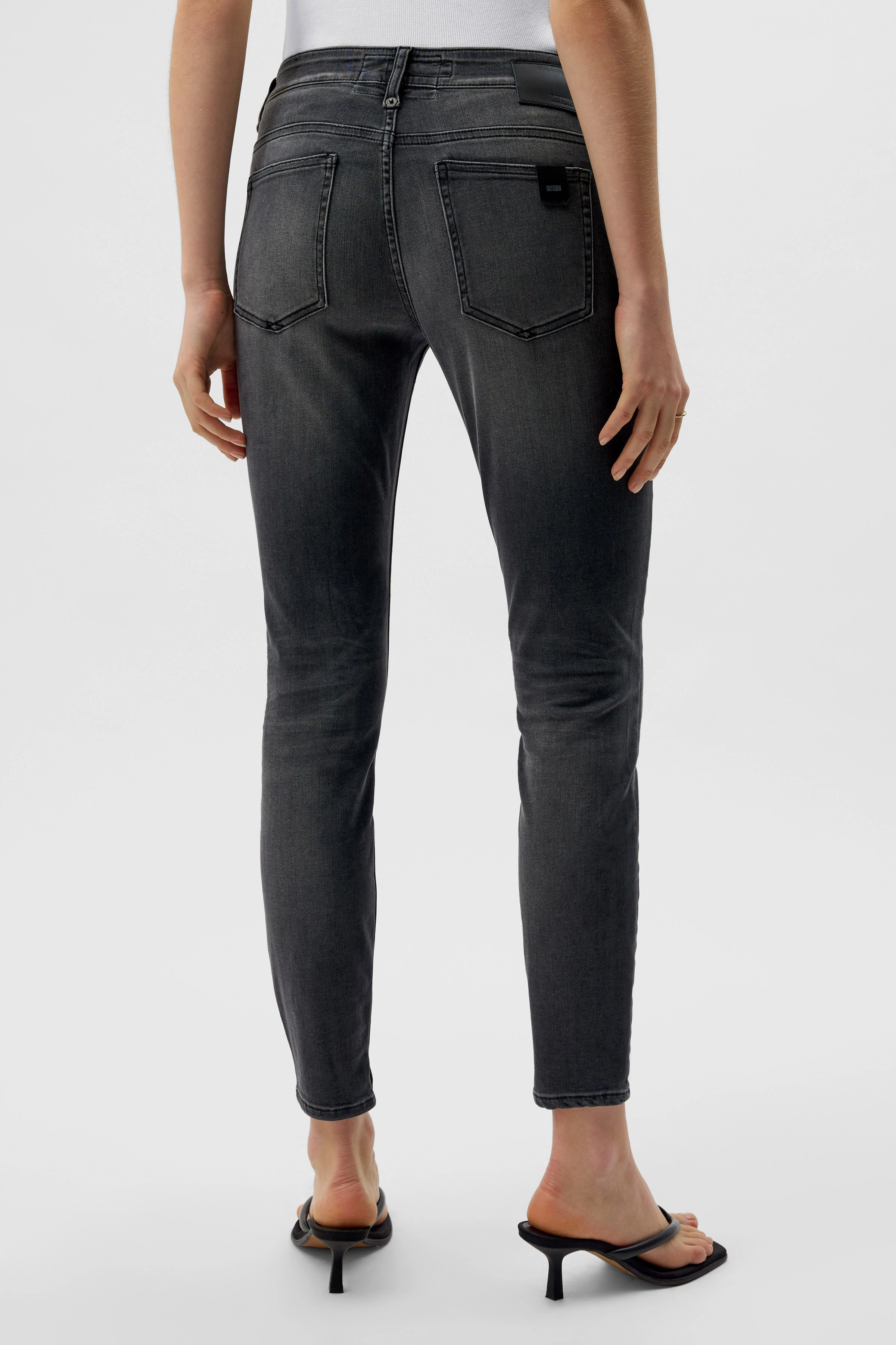 NEED - Low-waist Skinny Jeans mit Wasch-Effekten - Damen - schwarz - Rückansicht