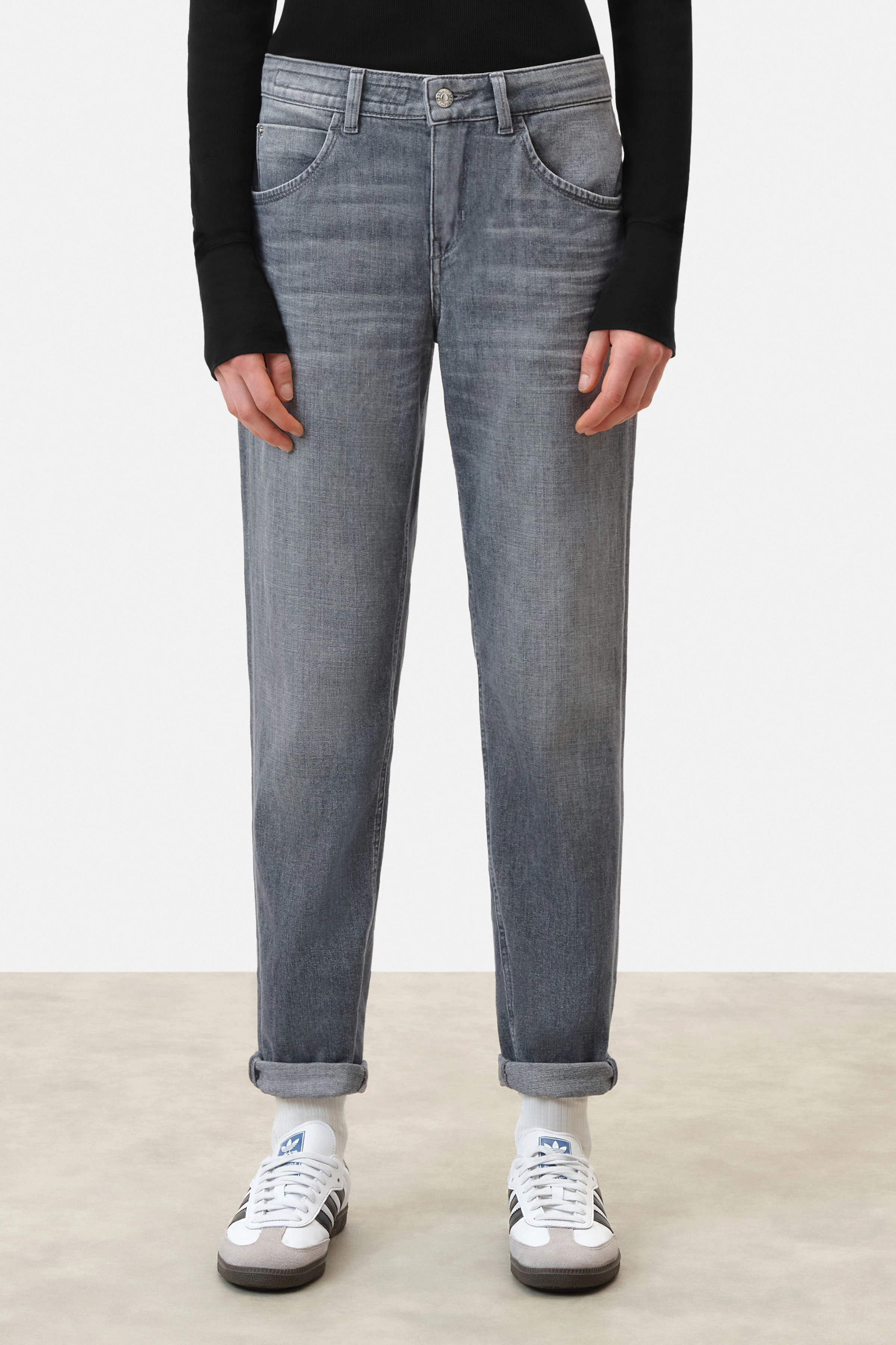 LIKE - Girlfriend-Jeans mit Krempelsaum in soft-touch Denim mit Used-Effekten - Damen - grau - Frontansicht