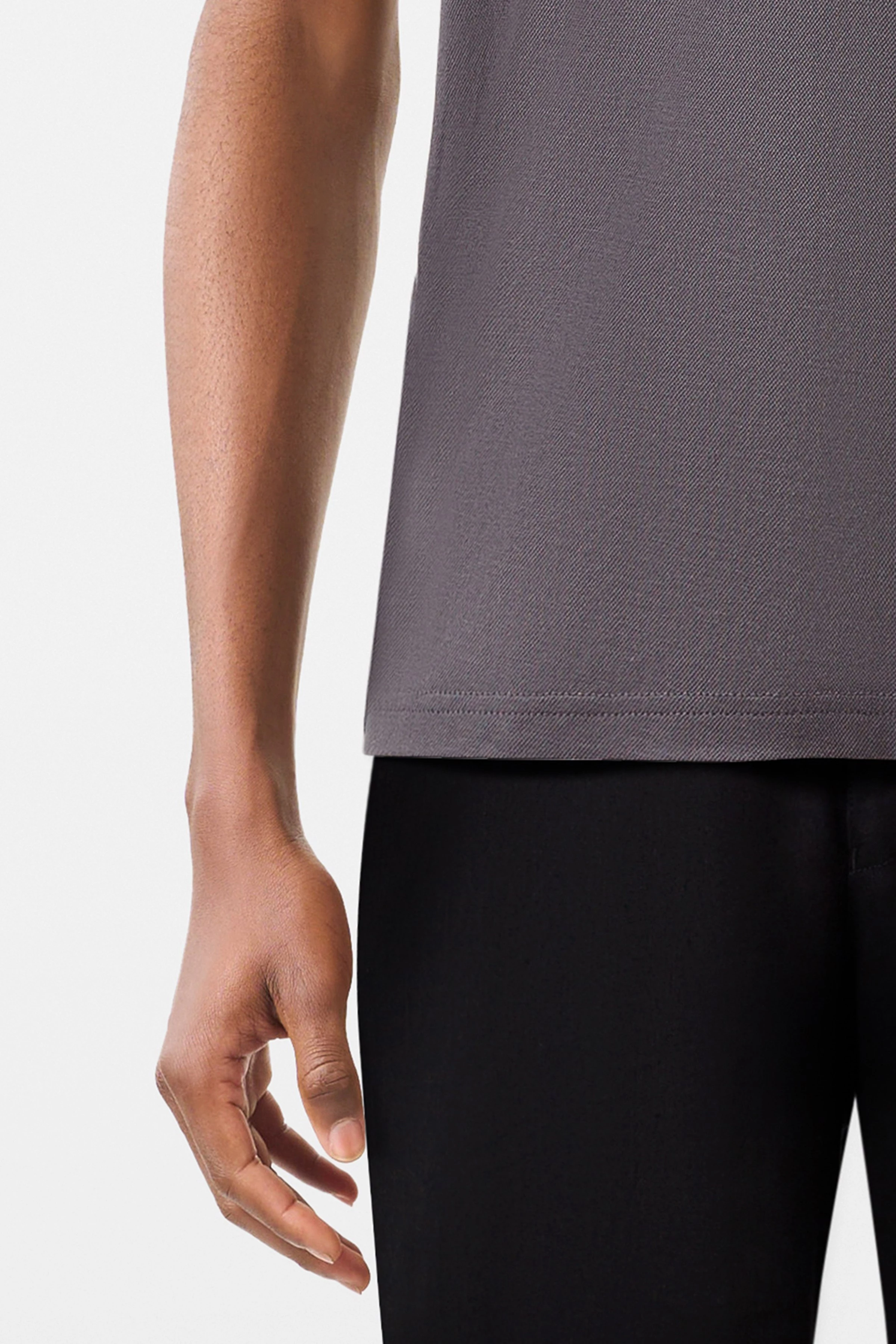 GARRY - 4-knoops polo met omgeslagen kraag in piqué - heren - grijs - Detailansicht am Model