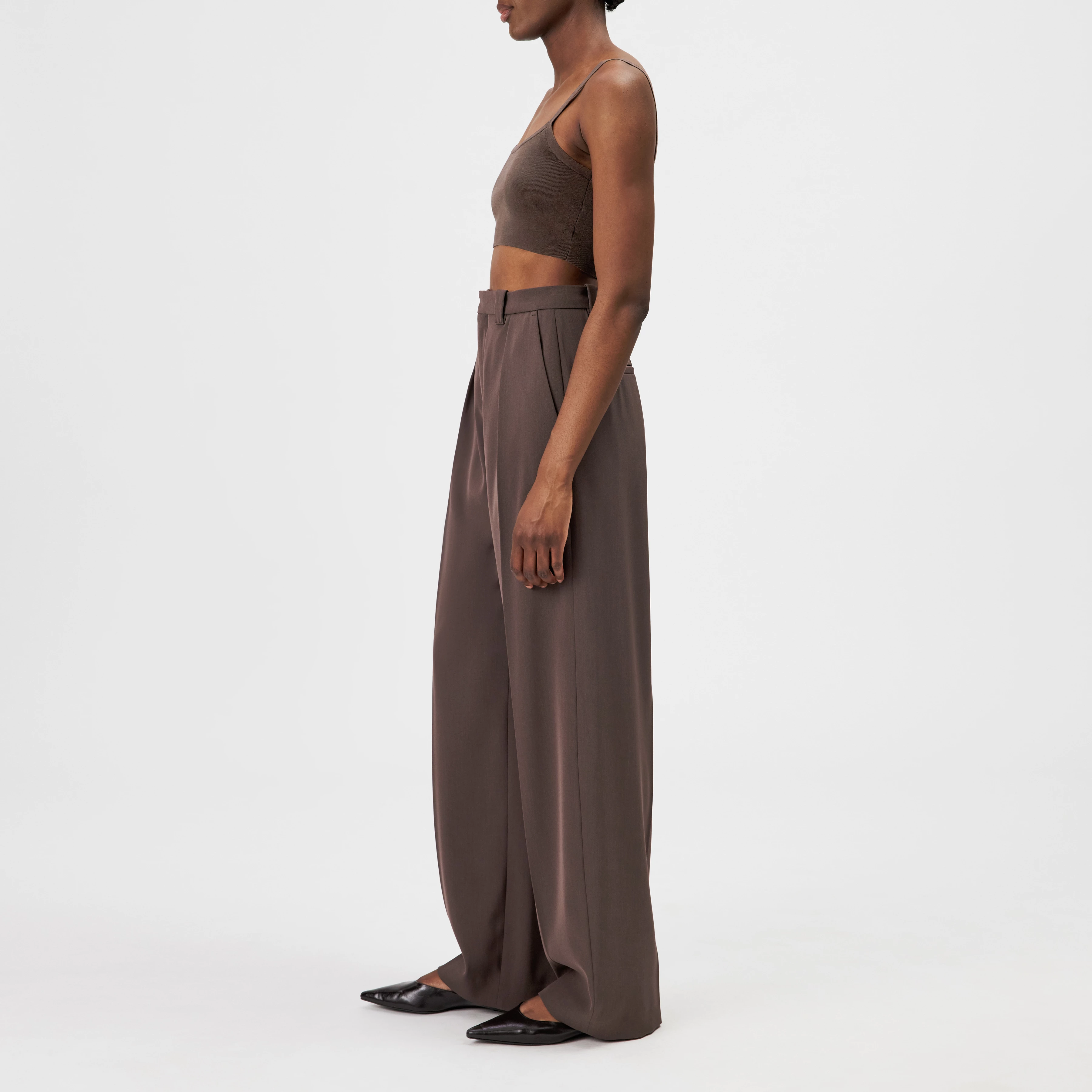 ADUCT - Techno twill straight-leg tailored trousers - women - brown - Seitenansicht