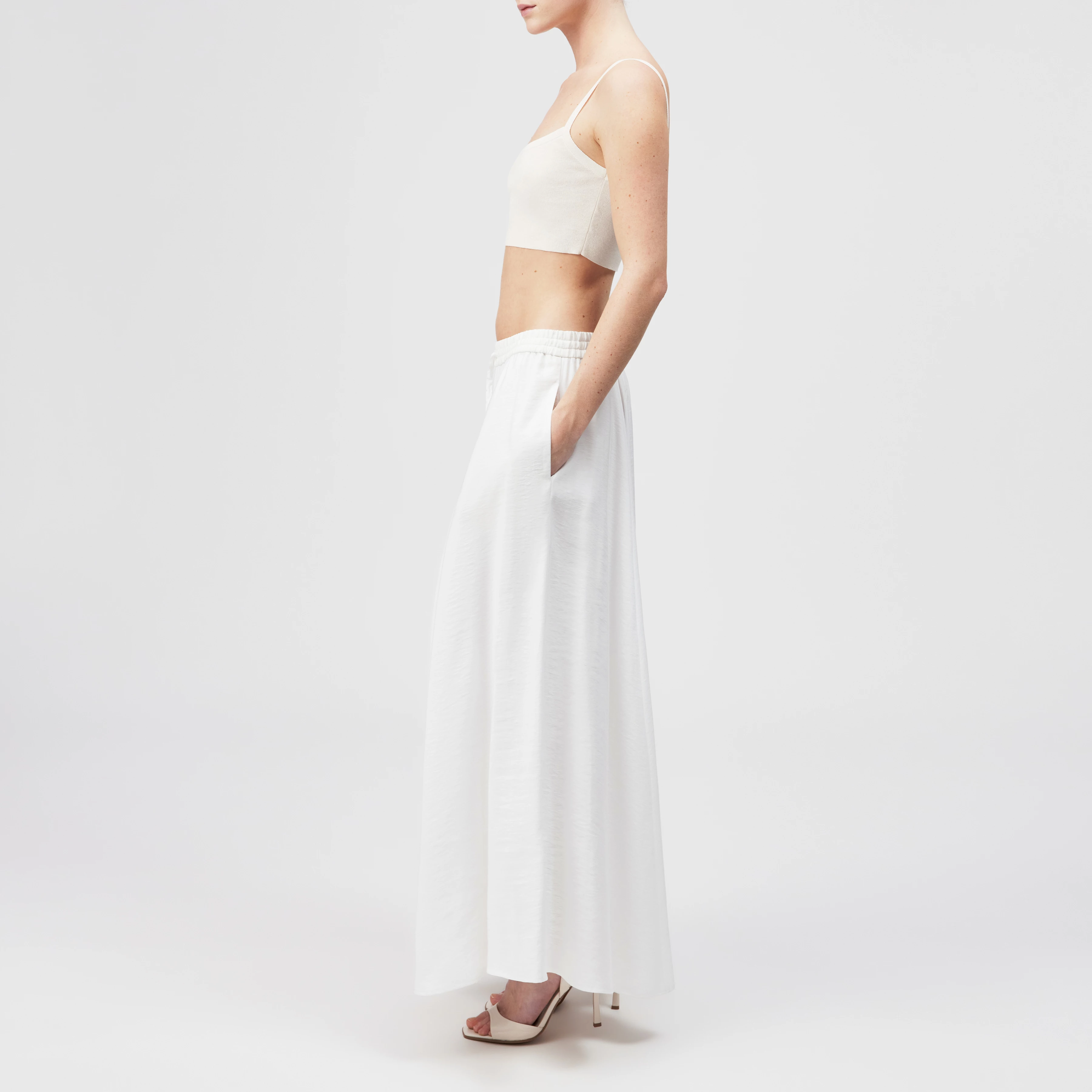 QERIME - Modal twill pleated skirt - women - off white - Seitenansicht