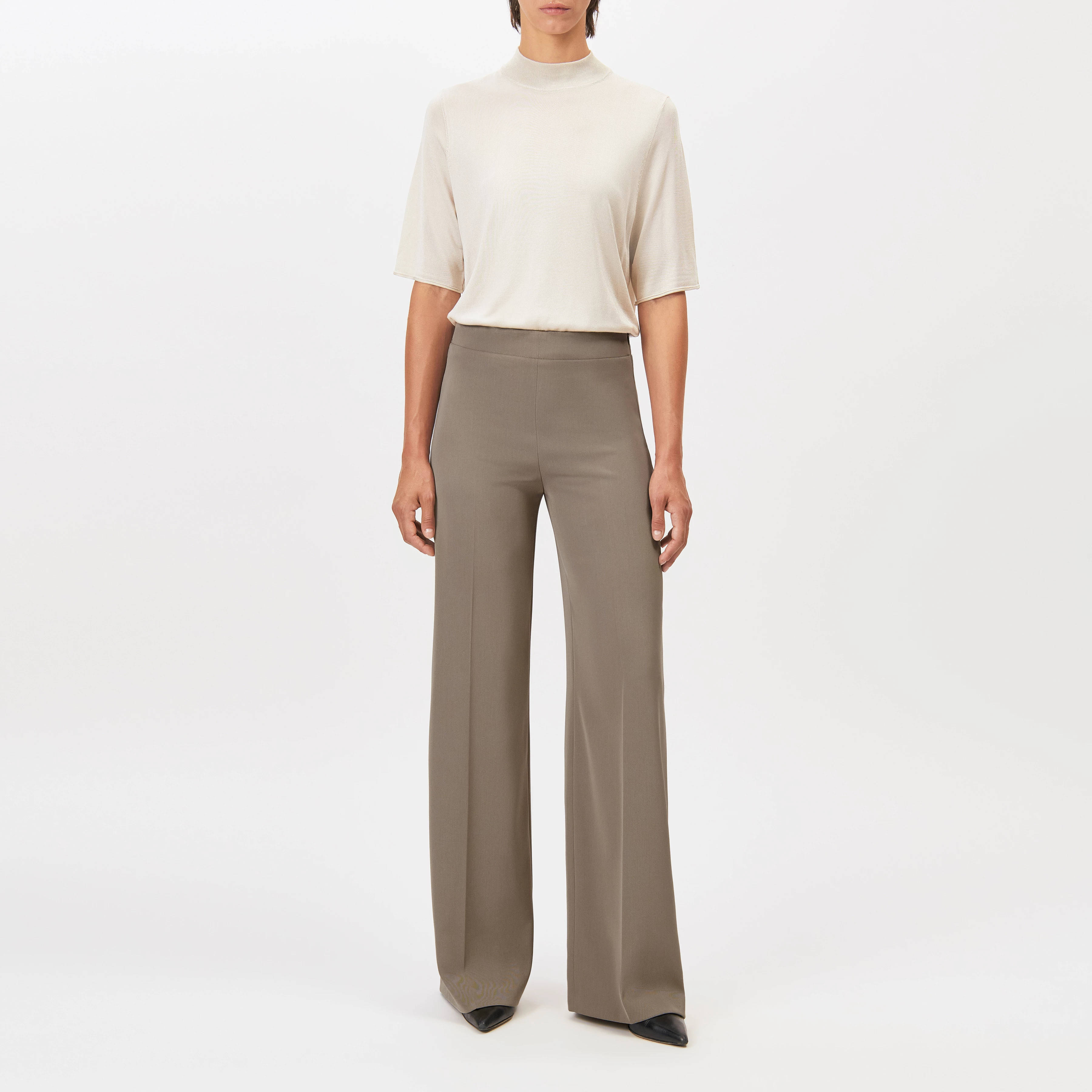 BEFORE - Pleated wide-leg trousers - women - beige - Ganzkörper-Frontansicht