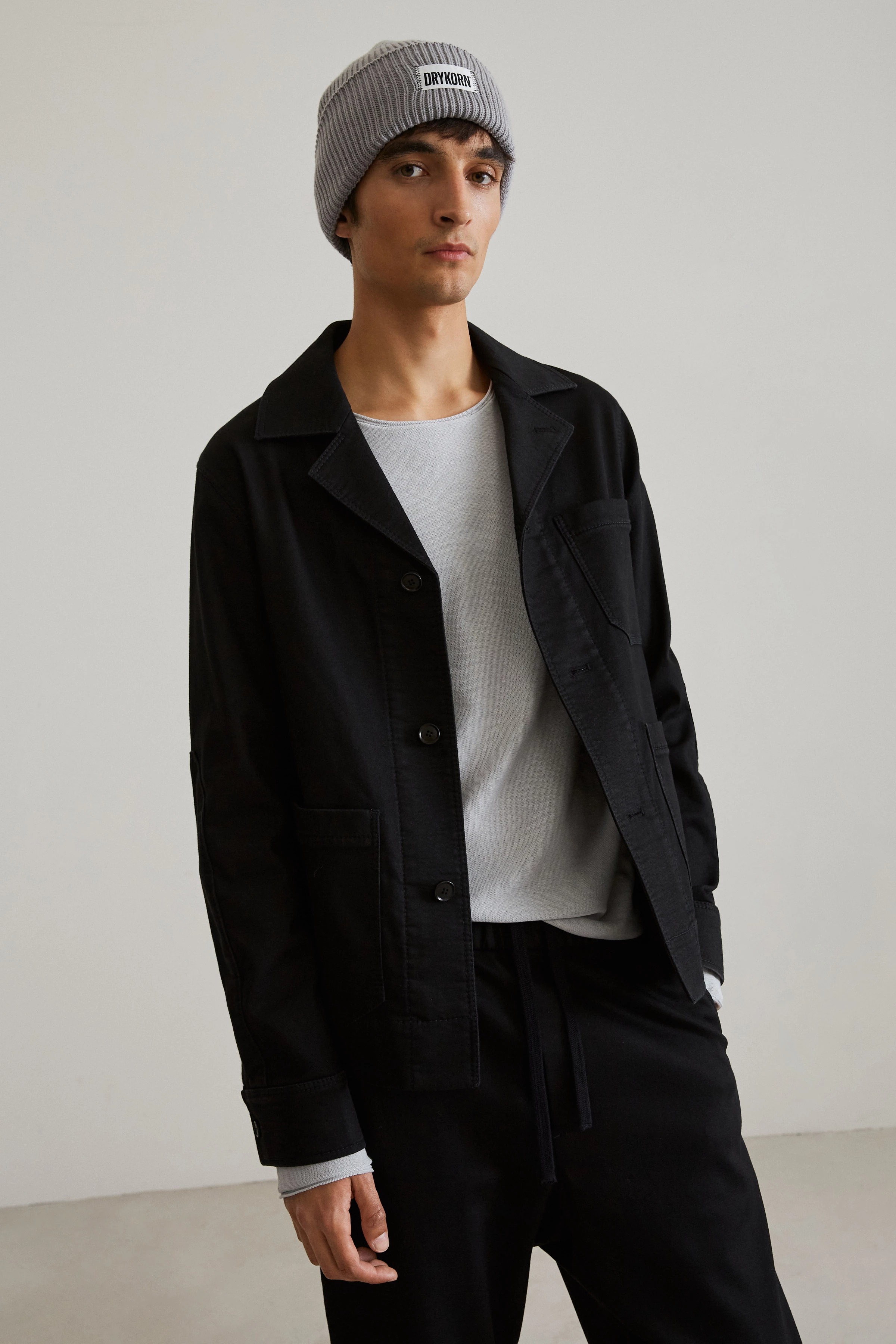 LOAH - Strickbeanie aus Baumwoll-Mix - Unisex - grau - Ganzkörper-Frontansicht