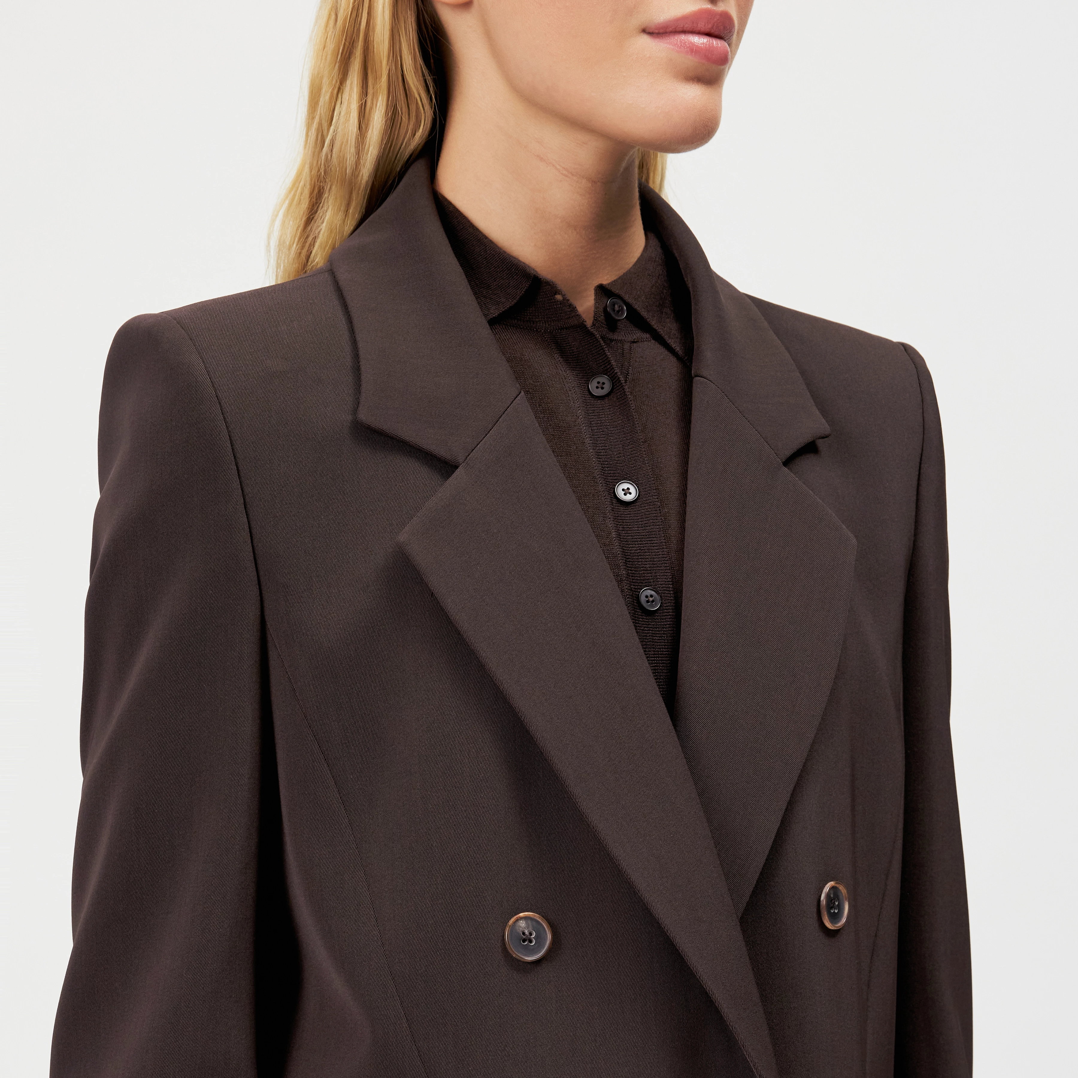 HADLOW - Double-breasted twill blazer with lapels - women - brown - Detailansicht am Model