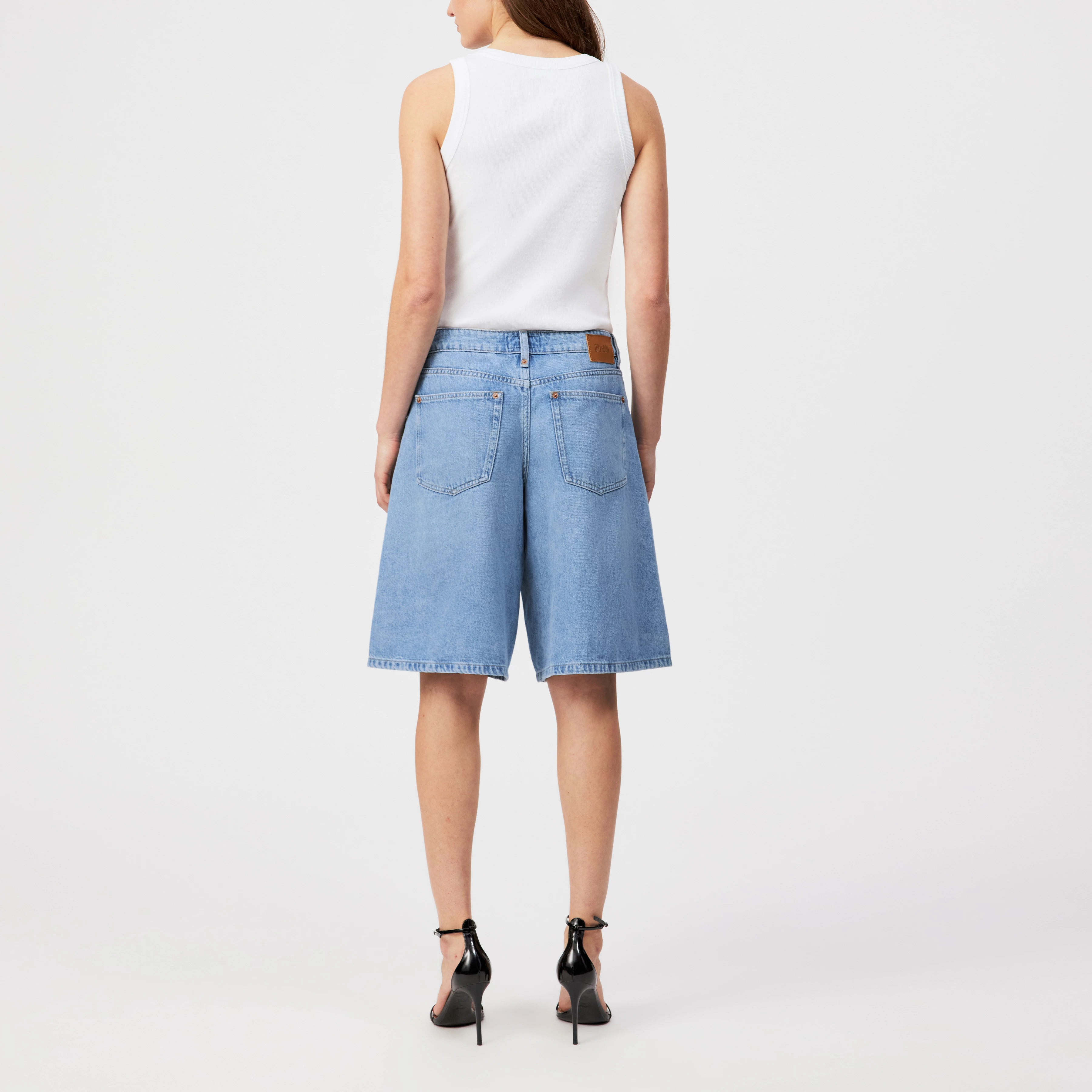 NONE - Bermuda Jeans Shorts in Denim - Damen - blau - Rückansicht