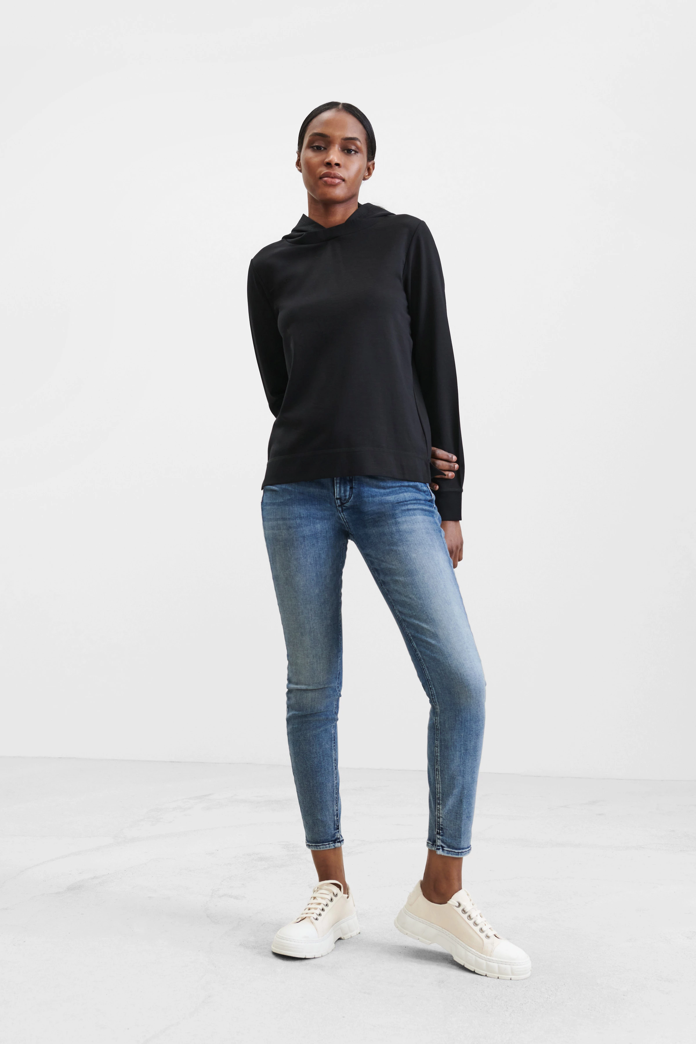 NEED - soft blue authentic washed Skinny Fit Jeans - women - blue - Ganzkörper-Frontansicht