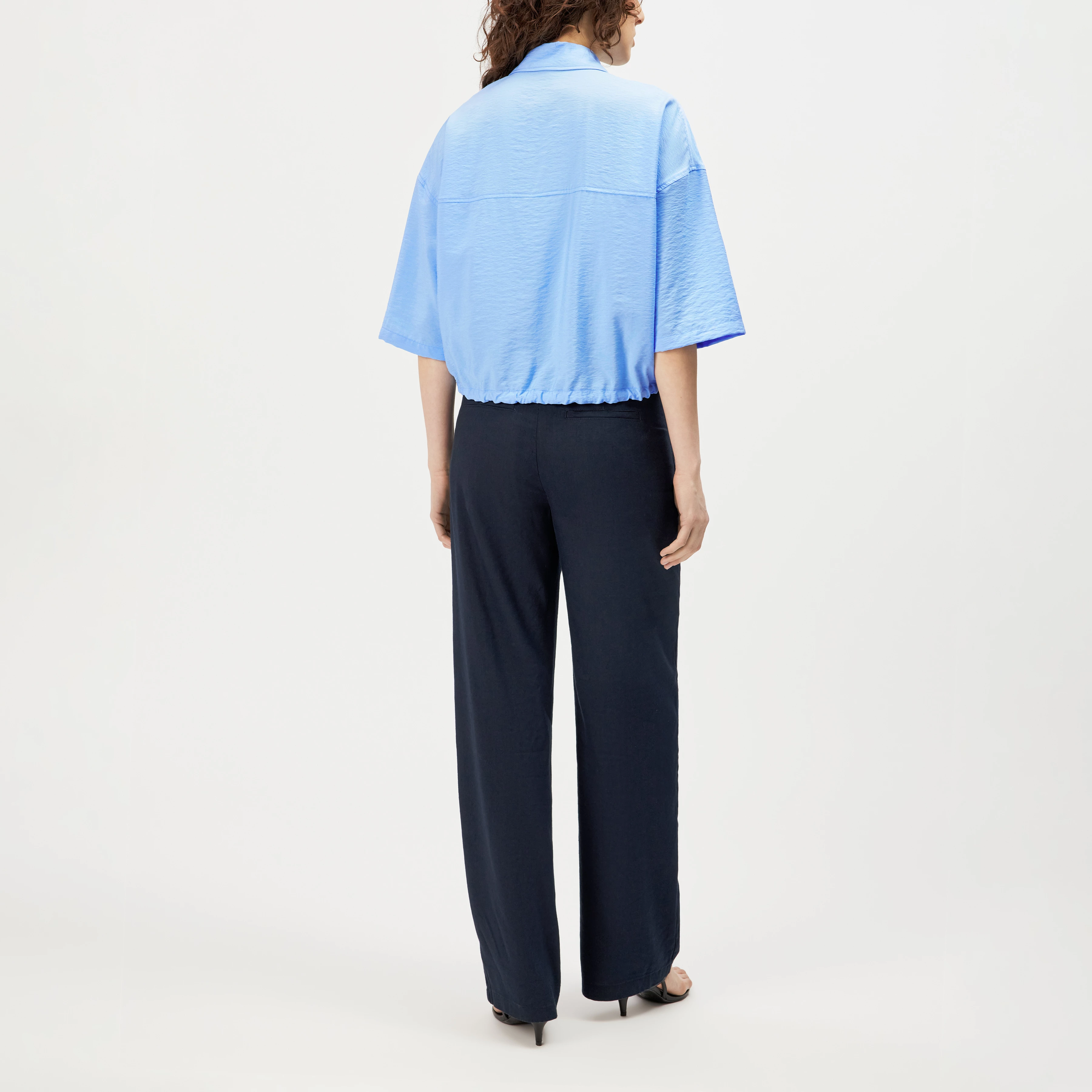 LAINAY - Cropped blouse in flowing viscose - women - blue - Rückansicht