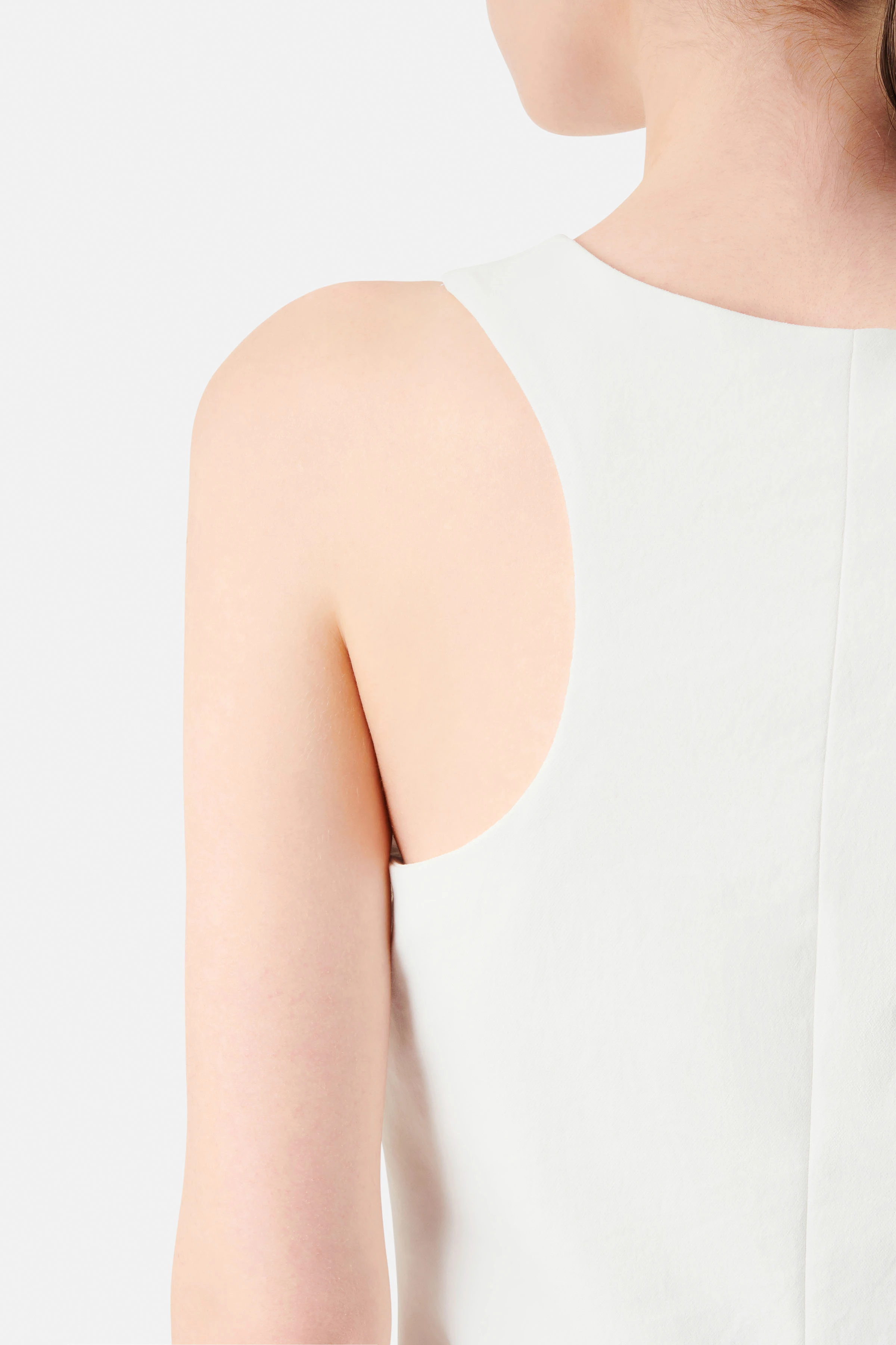 NEDONA - Midi Schlauchkleid in Techno-Stretch - Damen - off white - Detailansicht am Model