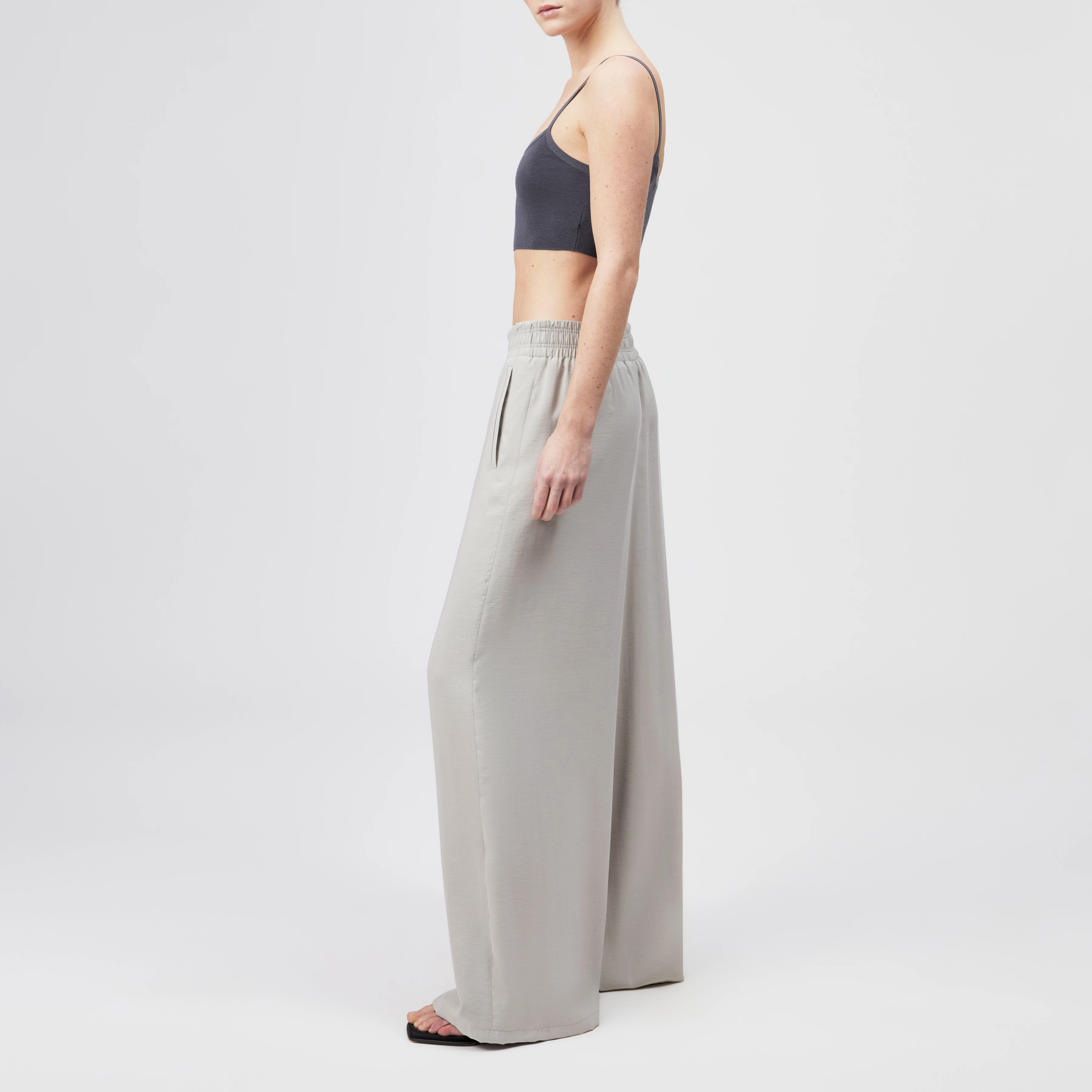 CEILING - Pantalon ample en twill fluide. - women - gris - Seitenansicht