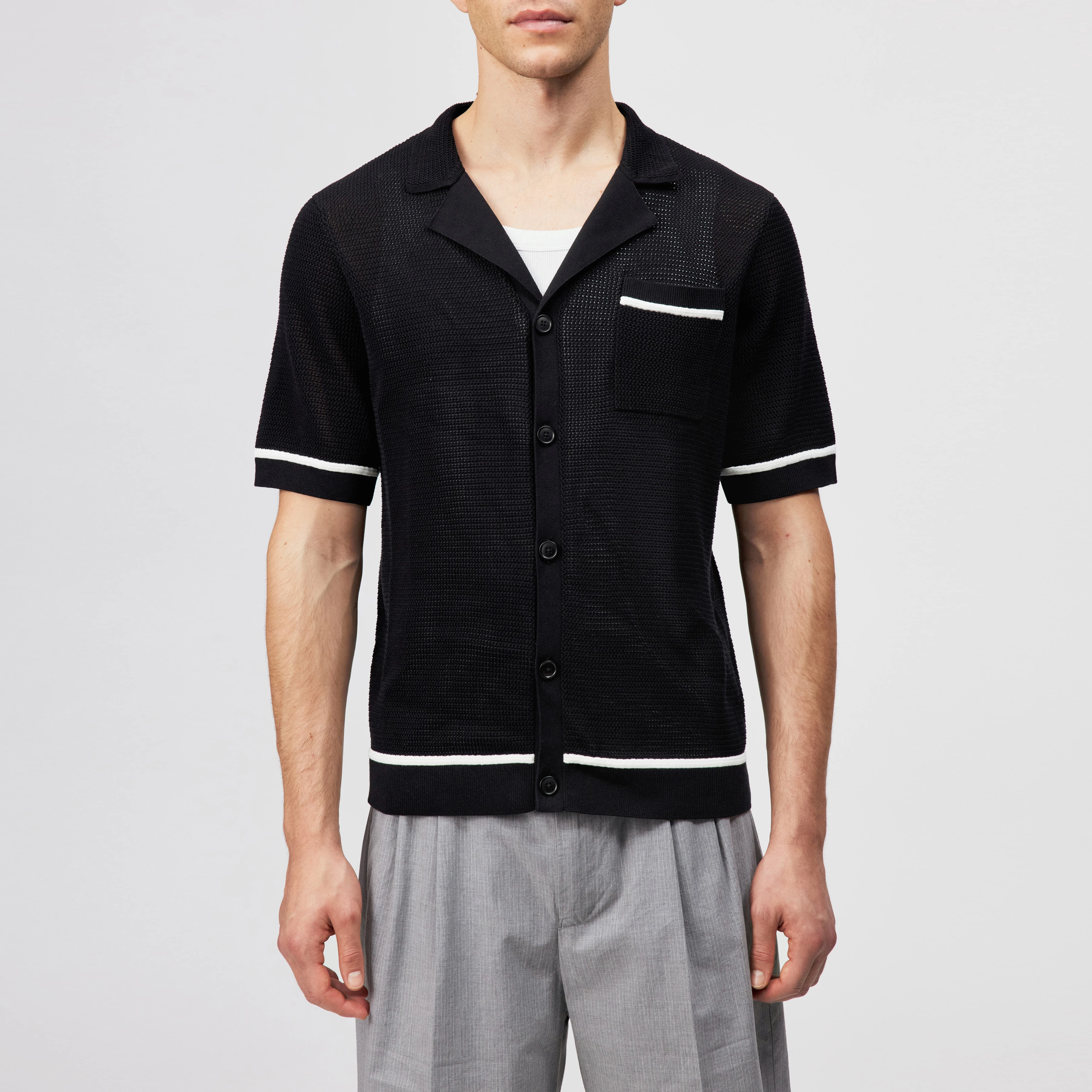 FLAVIRO - Relaxed fit fine knit short sleeve shirt - men - black - Frontansicht