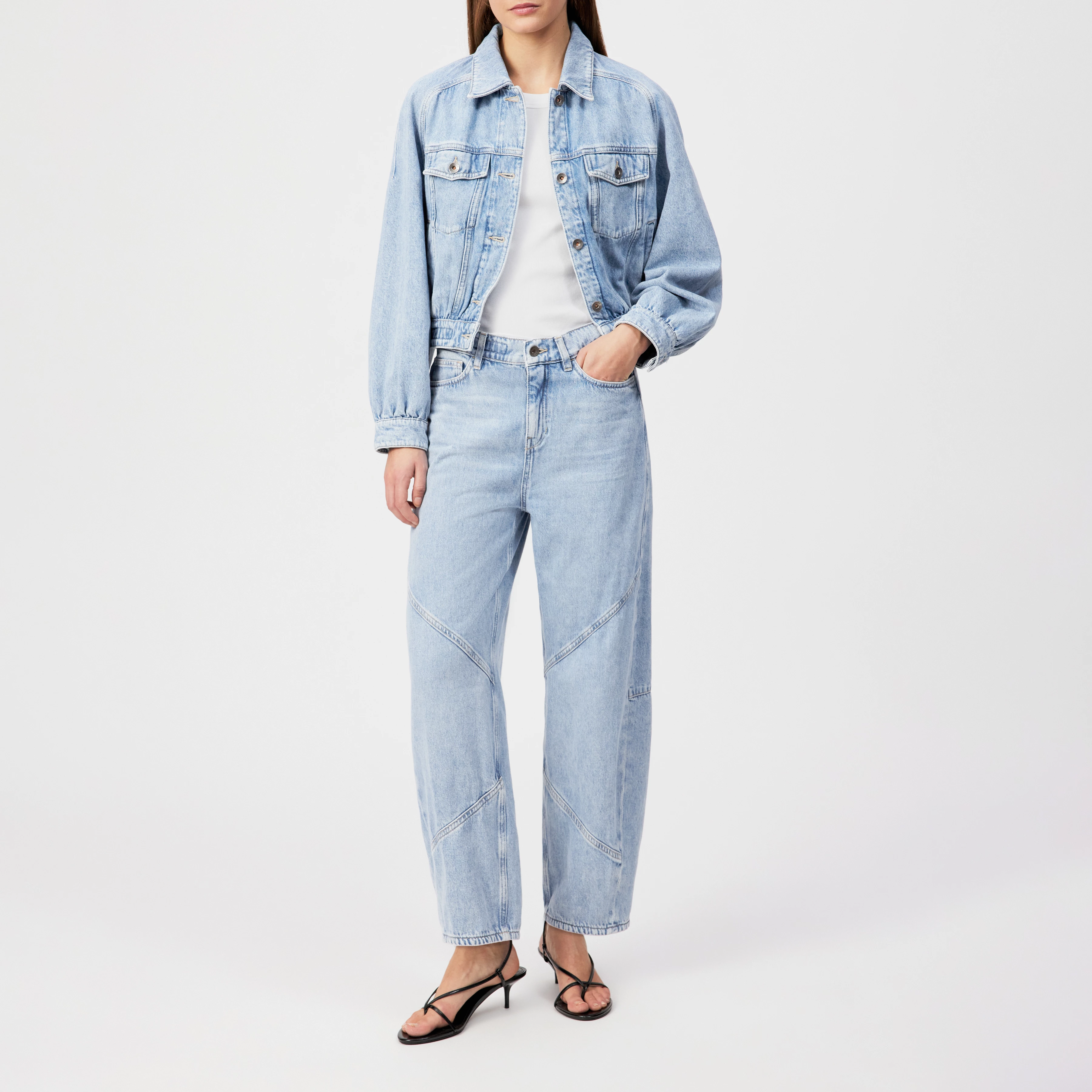 SWORE - Light-blue denim 5-pocket jeans - women - blue - Ganzkörper-Frontansicht