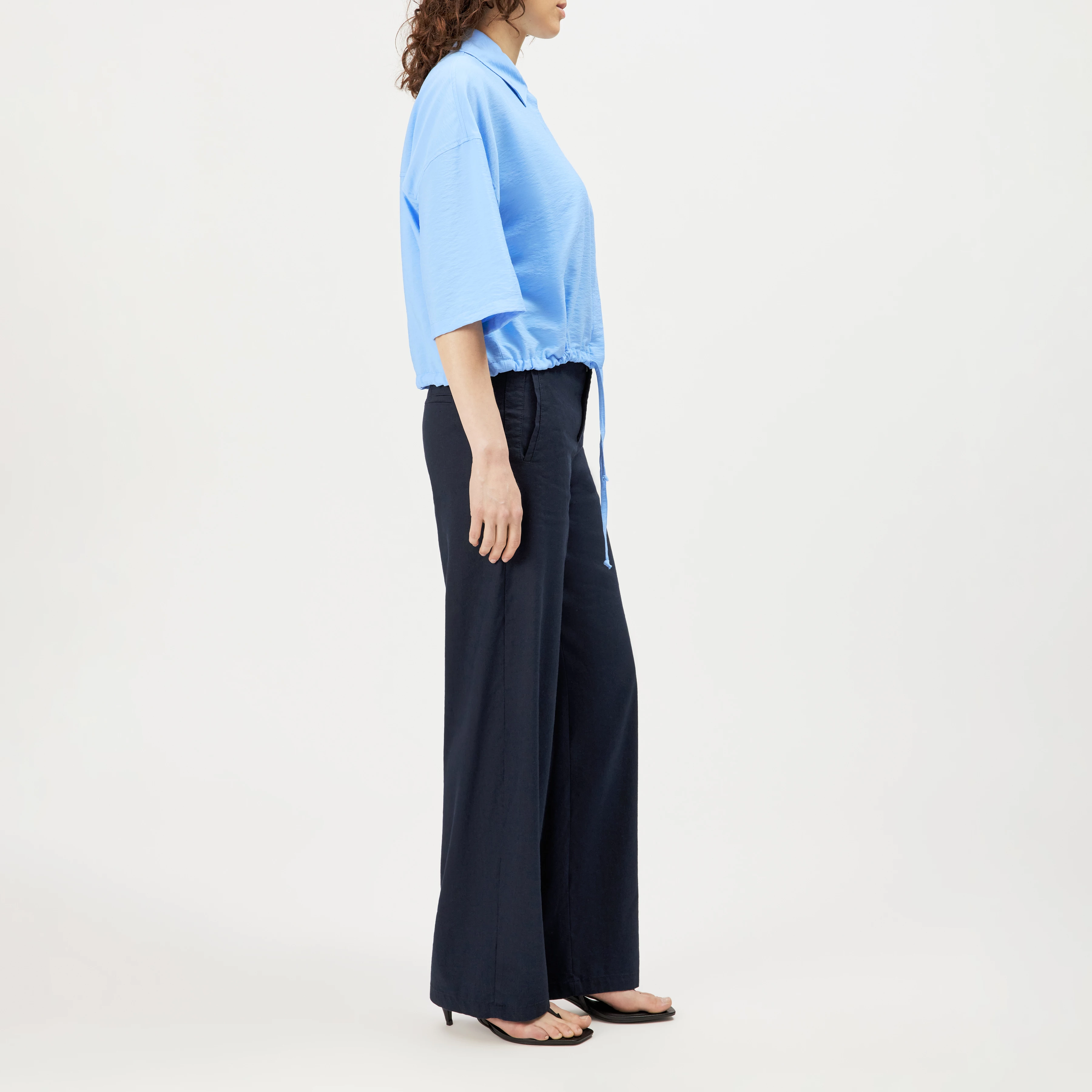LAINAY - Cropped blouse in flowing viscose - women - blue - Seitenansicht