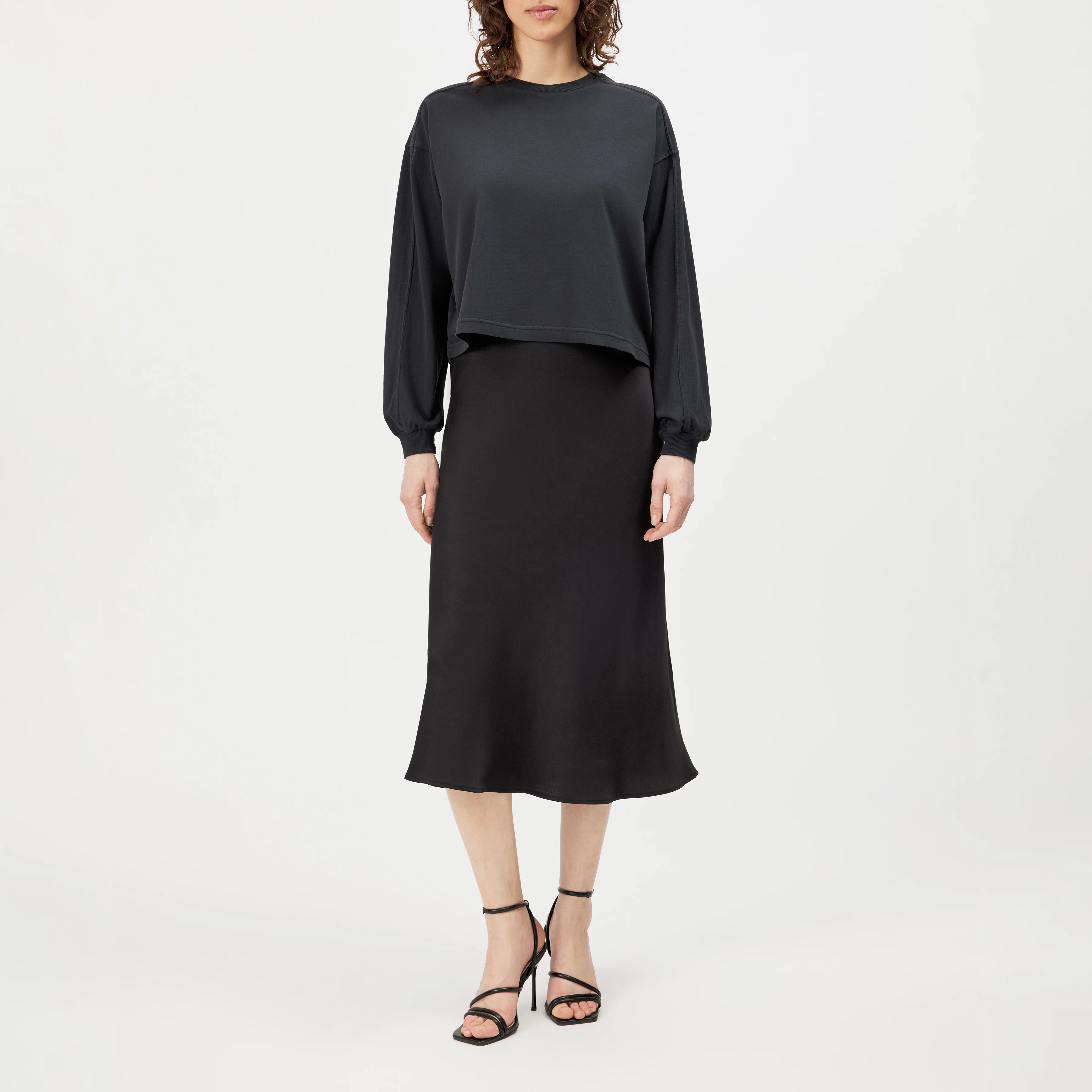 KELAI - Casual relaxed-fit cotton sweatshirt - women - black - Ganzkörper-Frontansicht