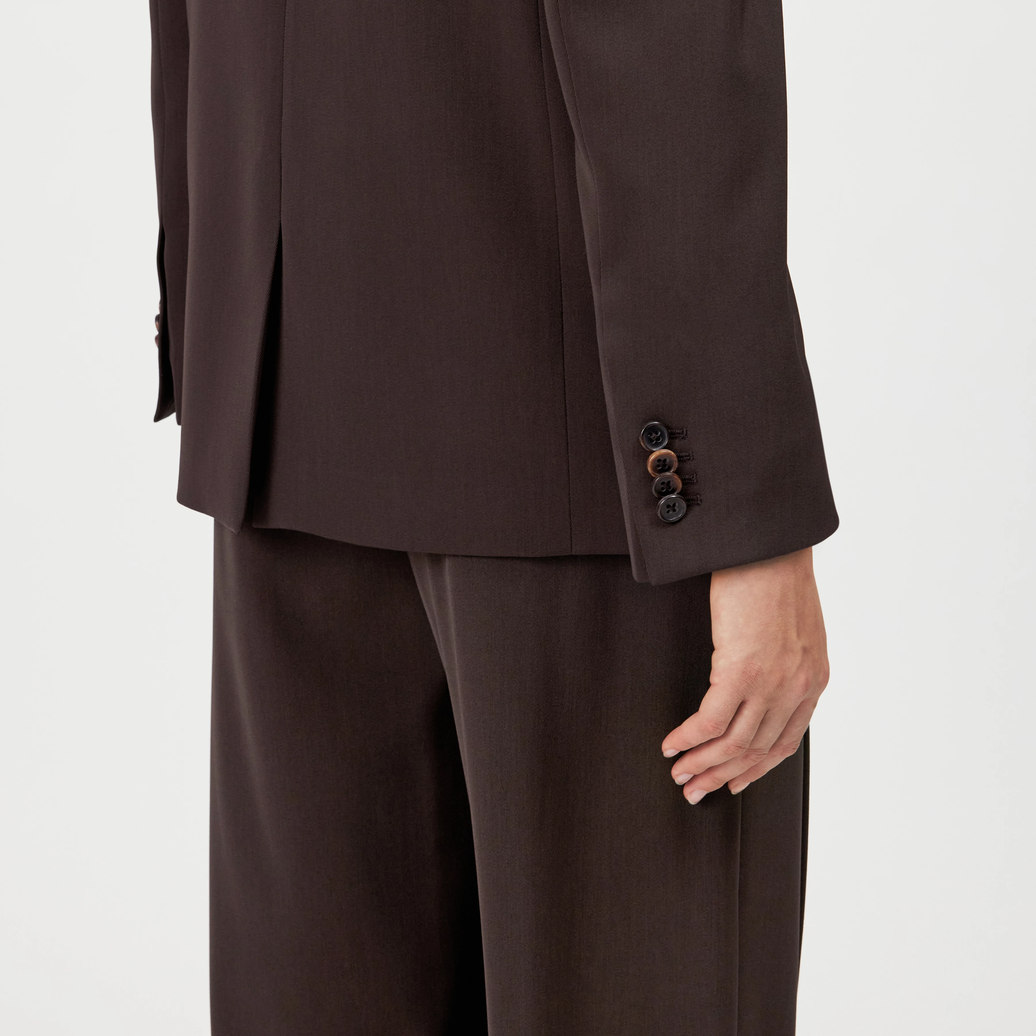 HADLOW - Double-breasted twill blazer with lapels - women - brown - Detailansicht am Model