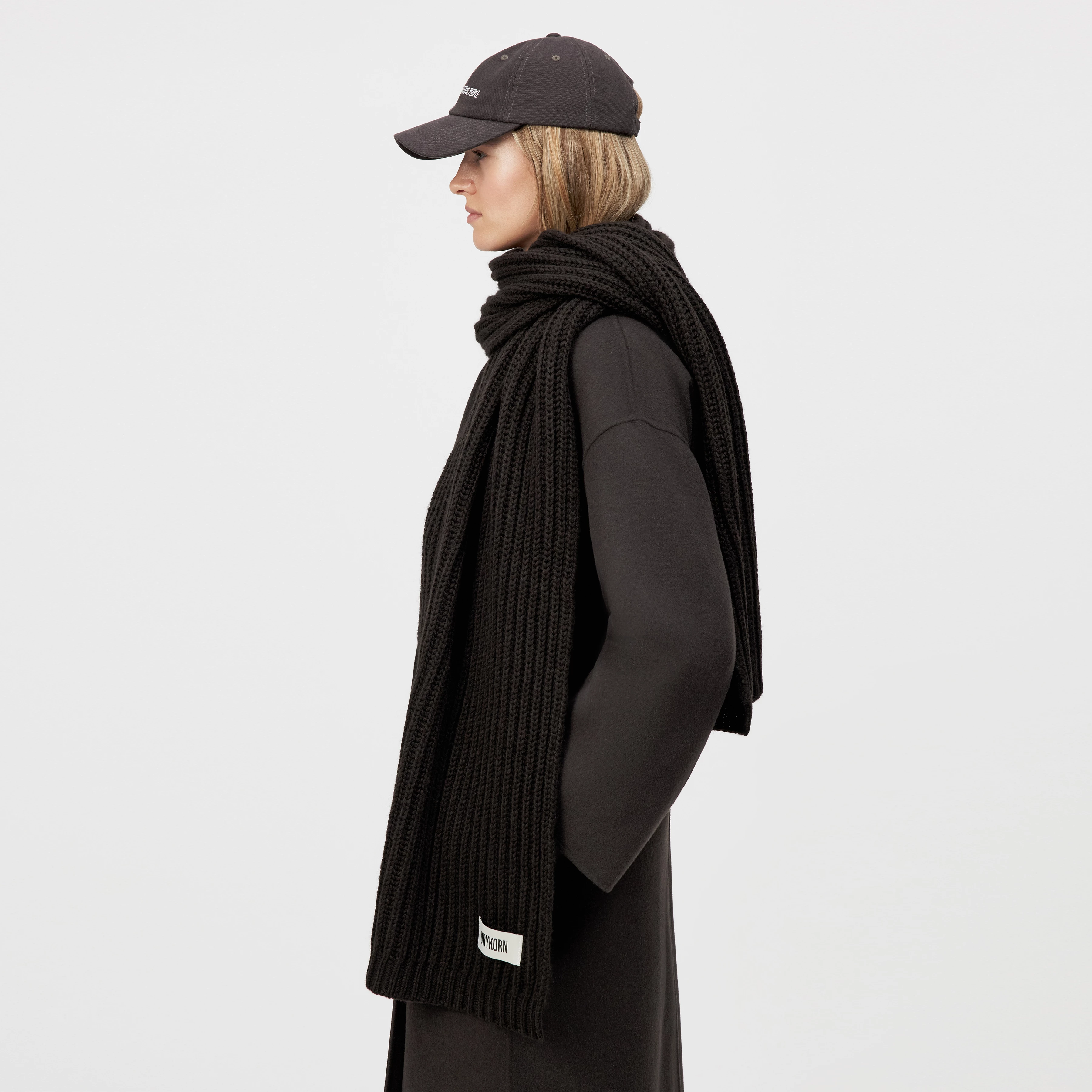 CRONICA_3 - Schal in Woll-Alpakamix - Unisex - braun - Ganzkörper-Frontansicht