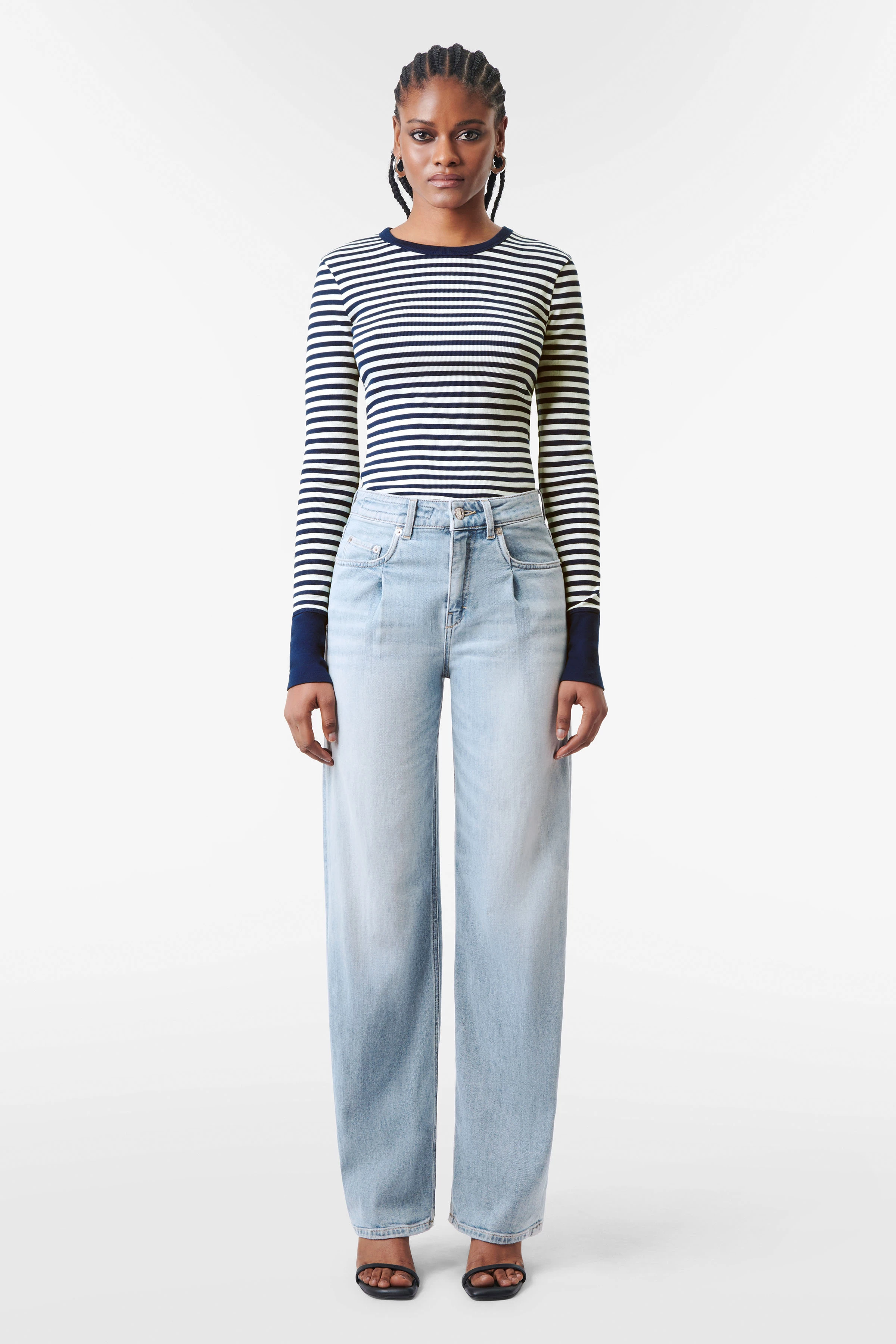 NURIT - T-shirt manches longues étroit en milleraies clair - women - bleu - Ganzkörper-Frontansicht