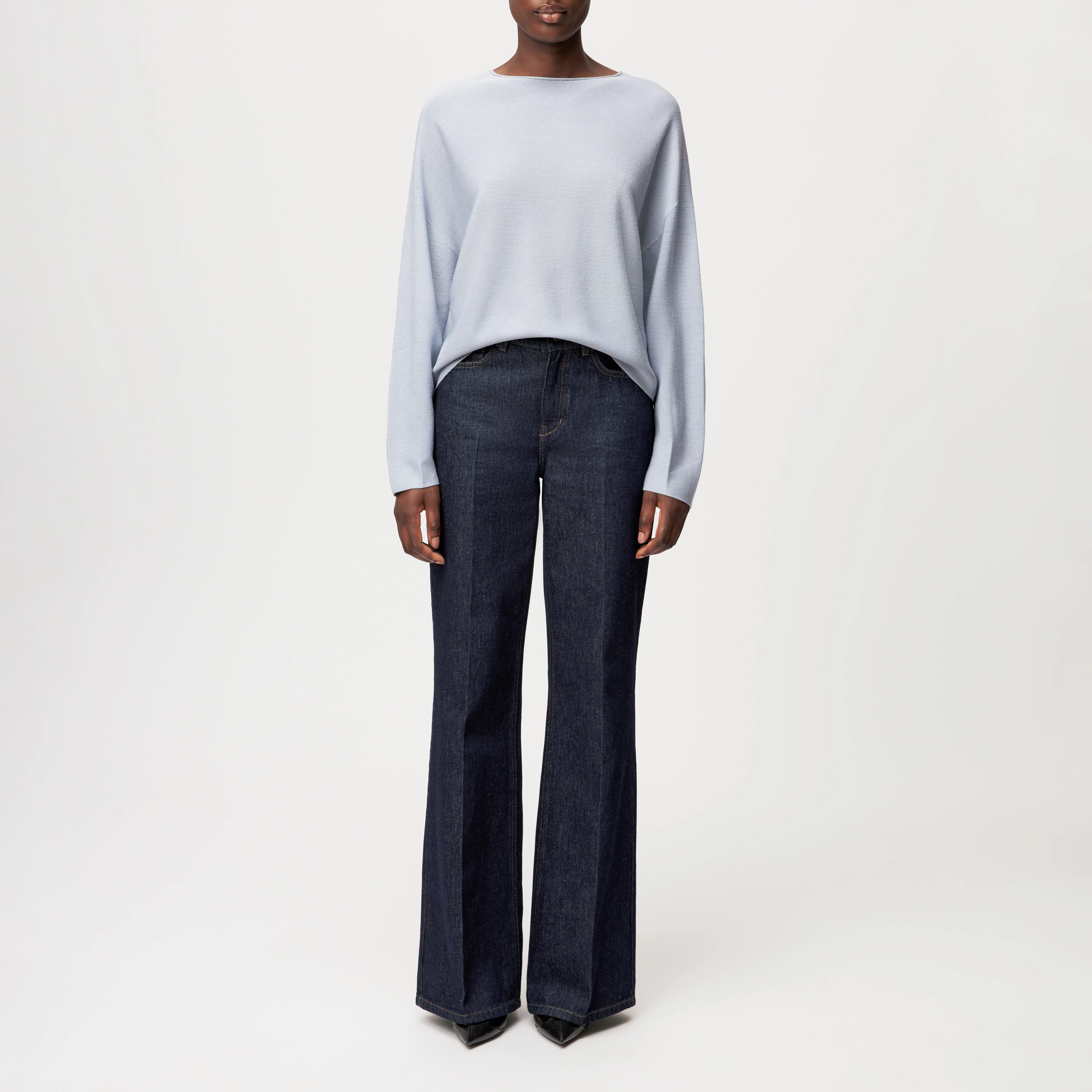 MEAMI - Verkorte Egg-Shape trui in 100% merinowol - dames - blauw - Ganzkörper-Frontansicht