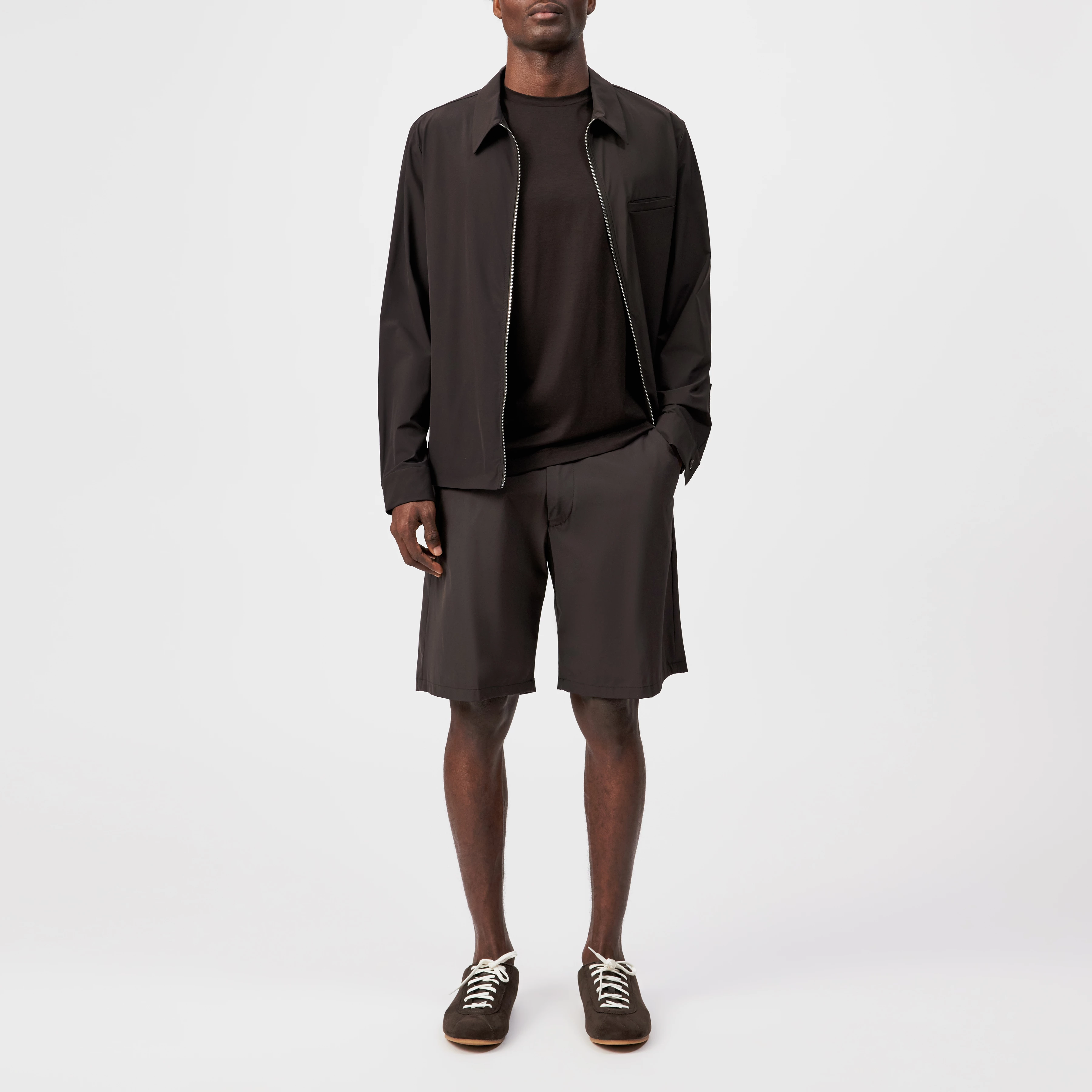 YASAN - Regular fit shorts in techno-crêpe - men - brown - Ganzkörper-Frontansicht