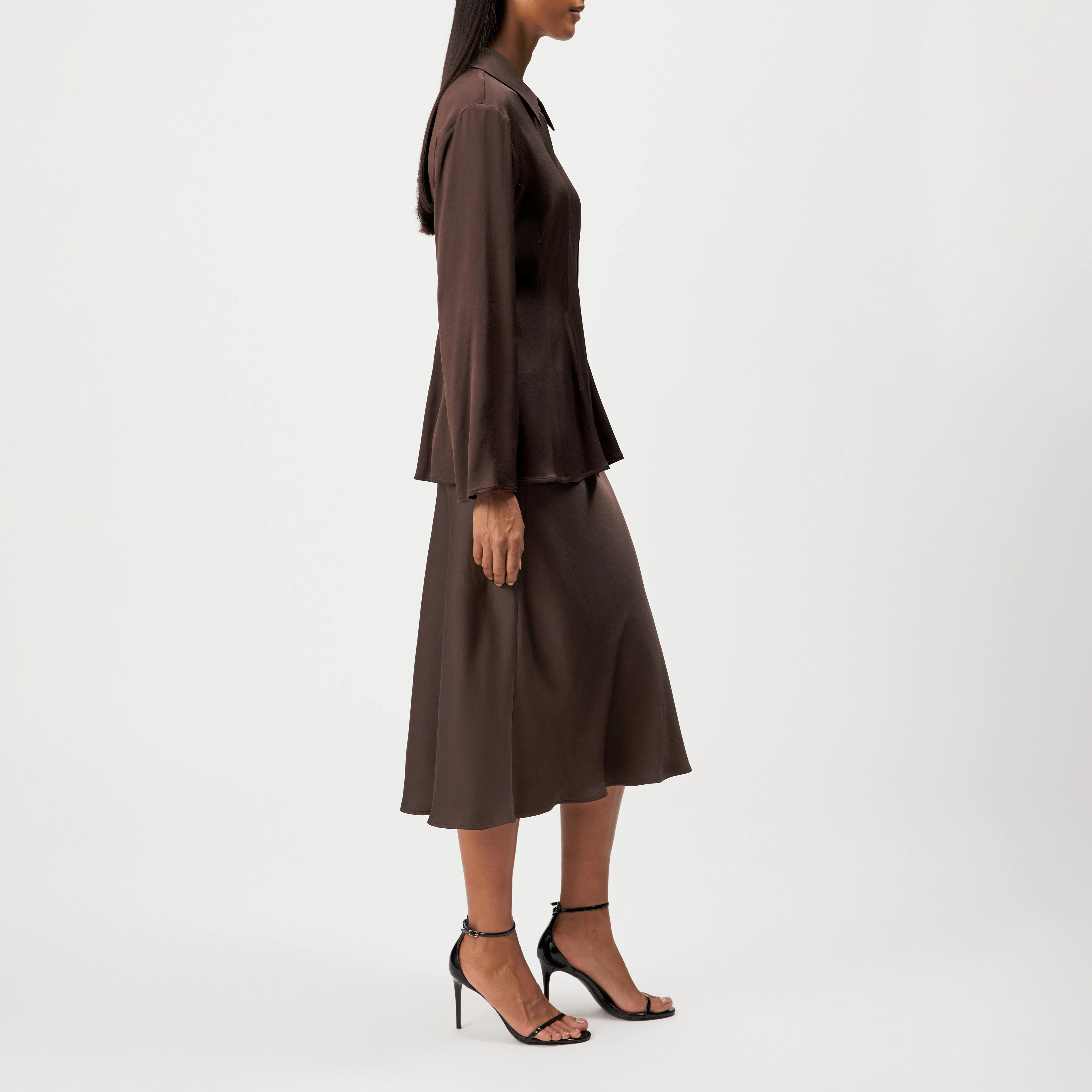JASIRA - Chemisier cintré en satin fluide - women - marron - Seitenansicht