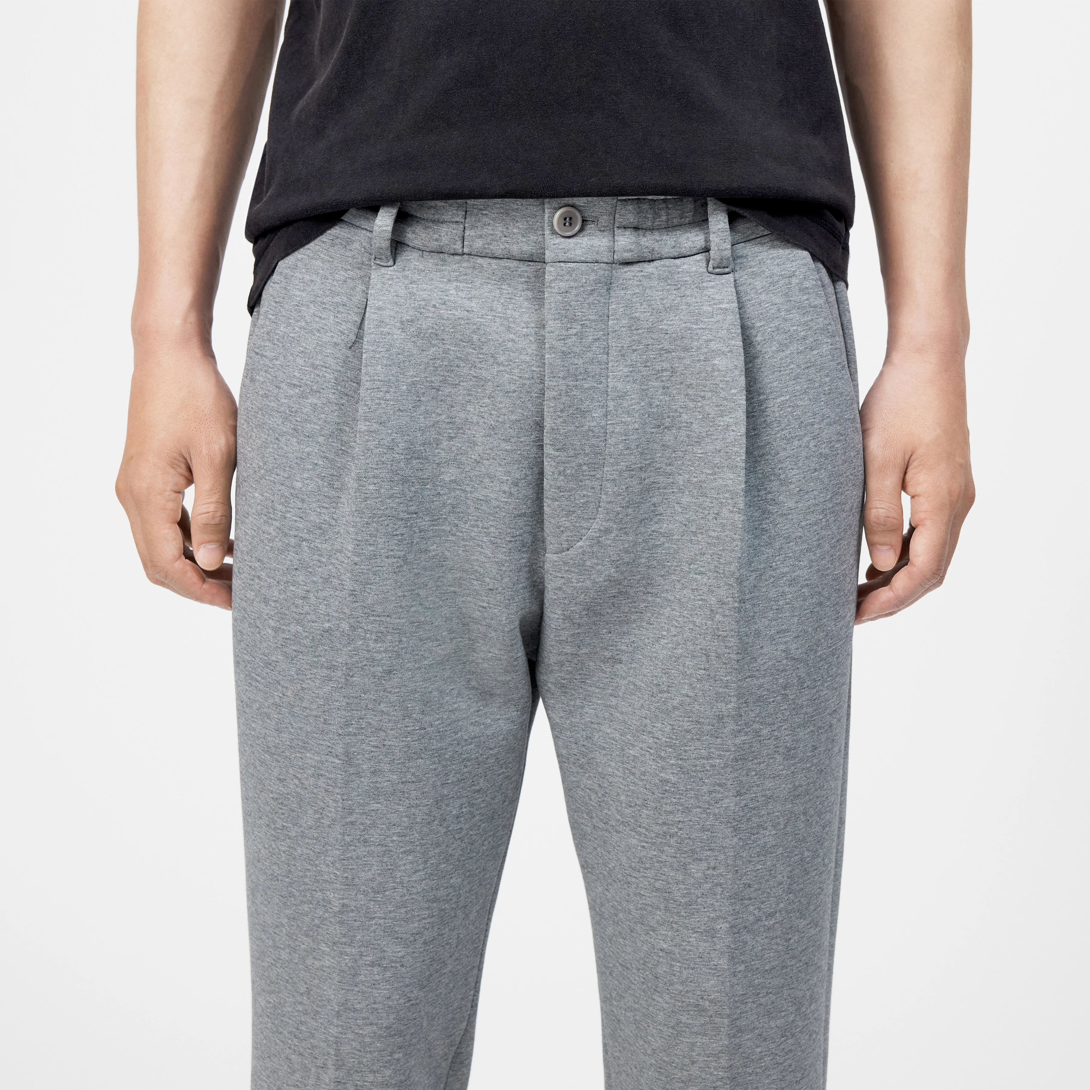 CHASY - Casual trousers with pleats in cotton blend - men - grey - Detailansicht am Model