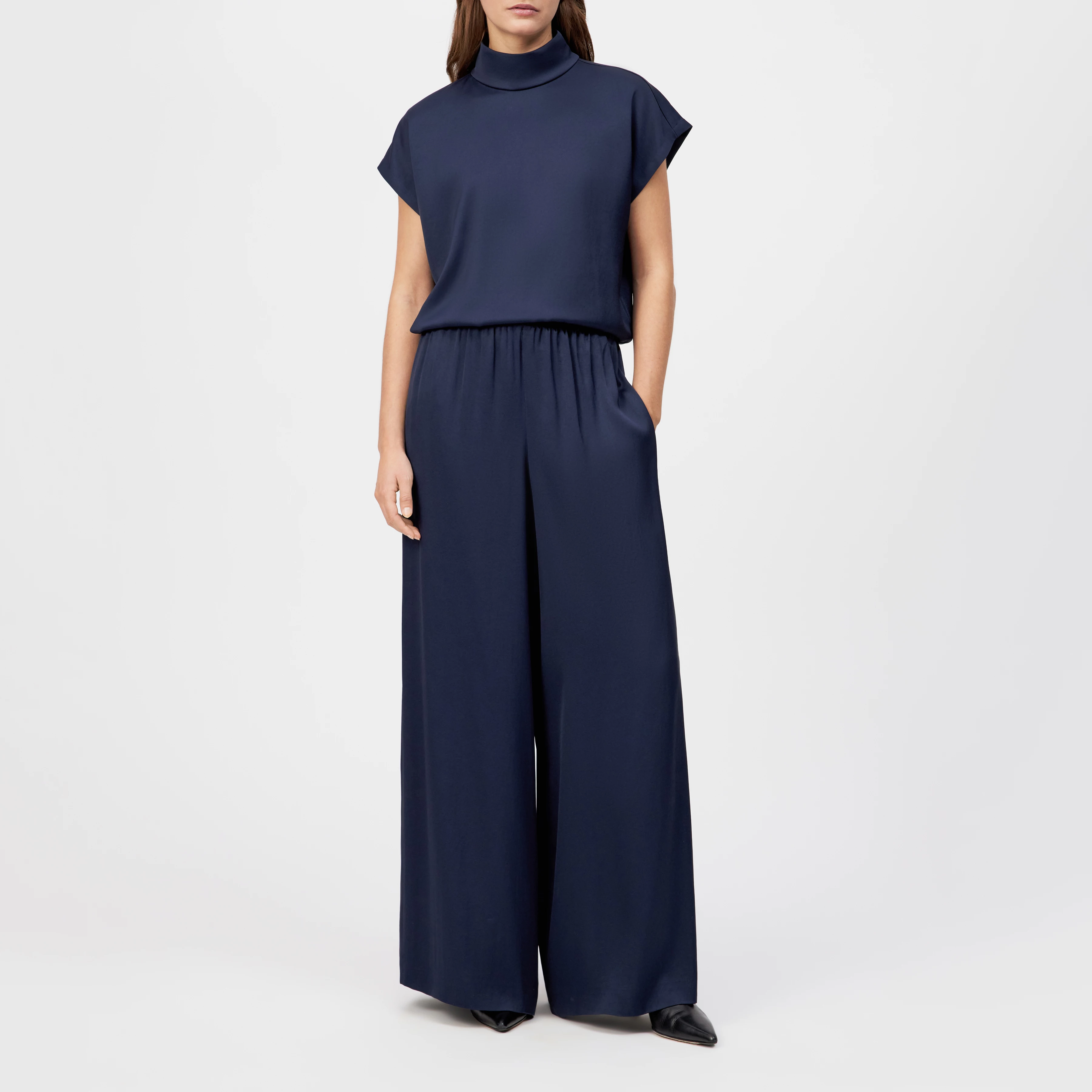 TWEEZER - Weite Hose in Satin - Damen - blau - Ganzkörper-Frontansicht