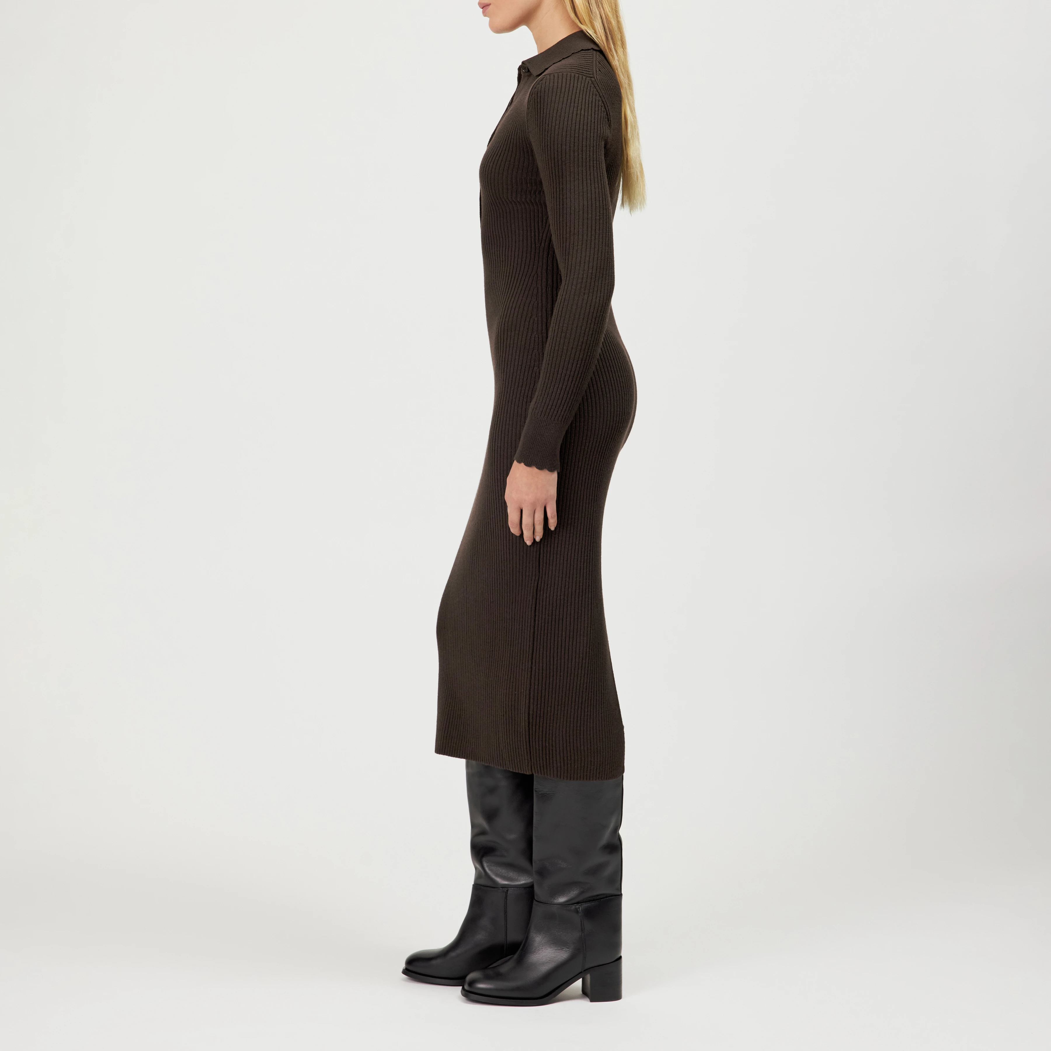 AMARILA - Slim-fit polo-neck knitted dress - women - brown - Seitenansicht