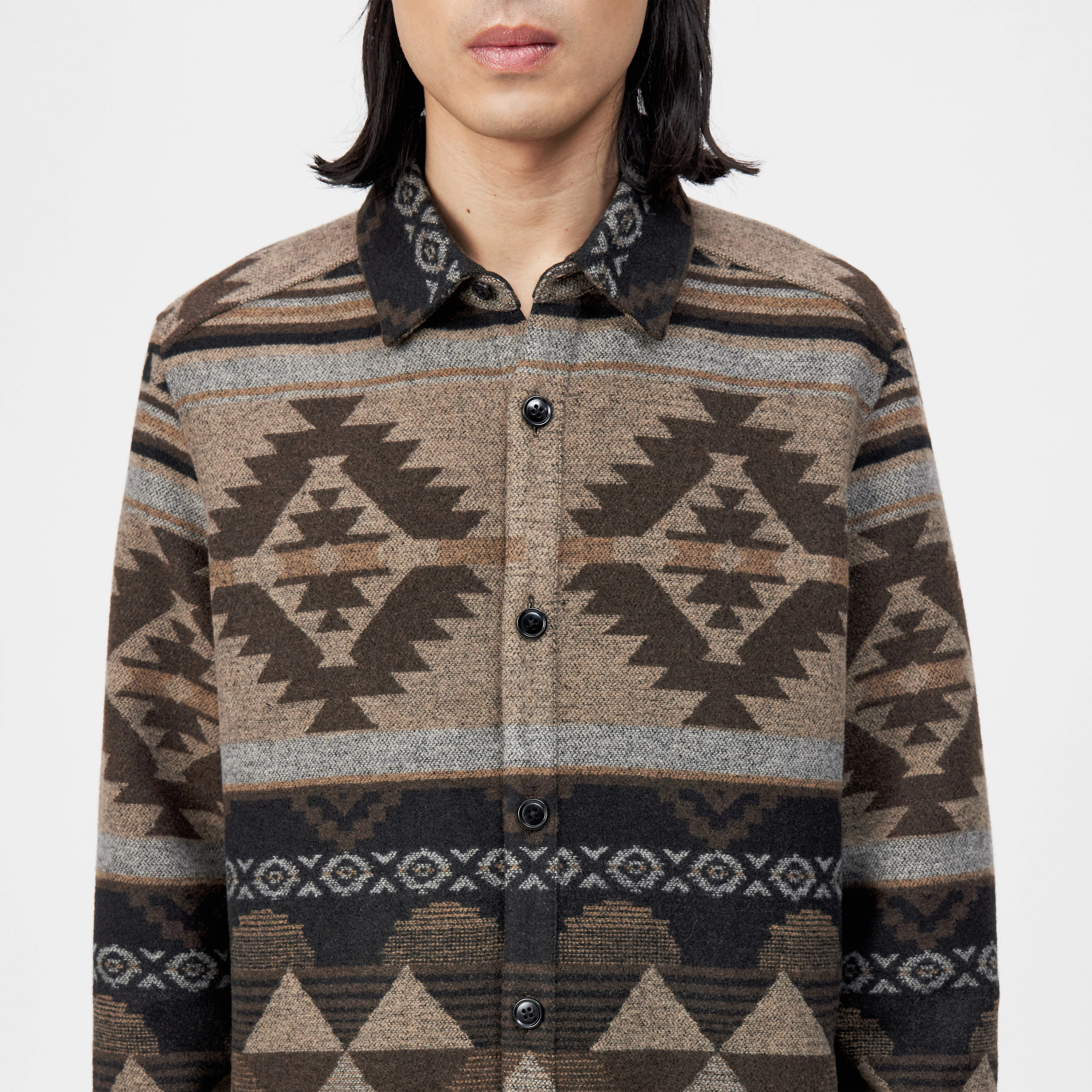 DIEGGO_1 - Overshirt in Woll-Mix Jacquard - Herren - braun - Detailansicht am Model