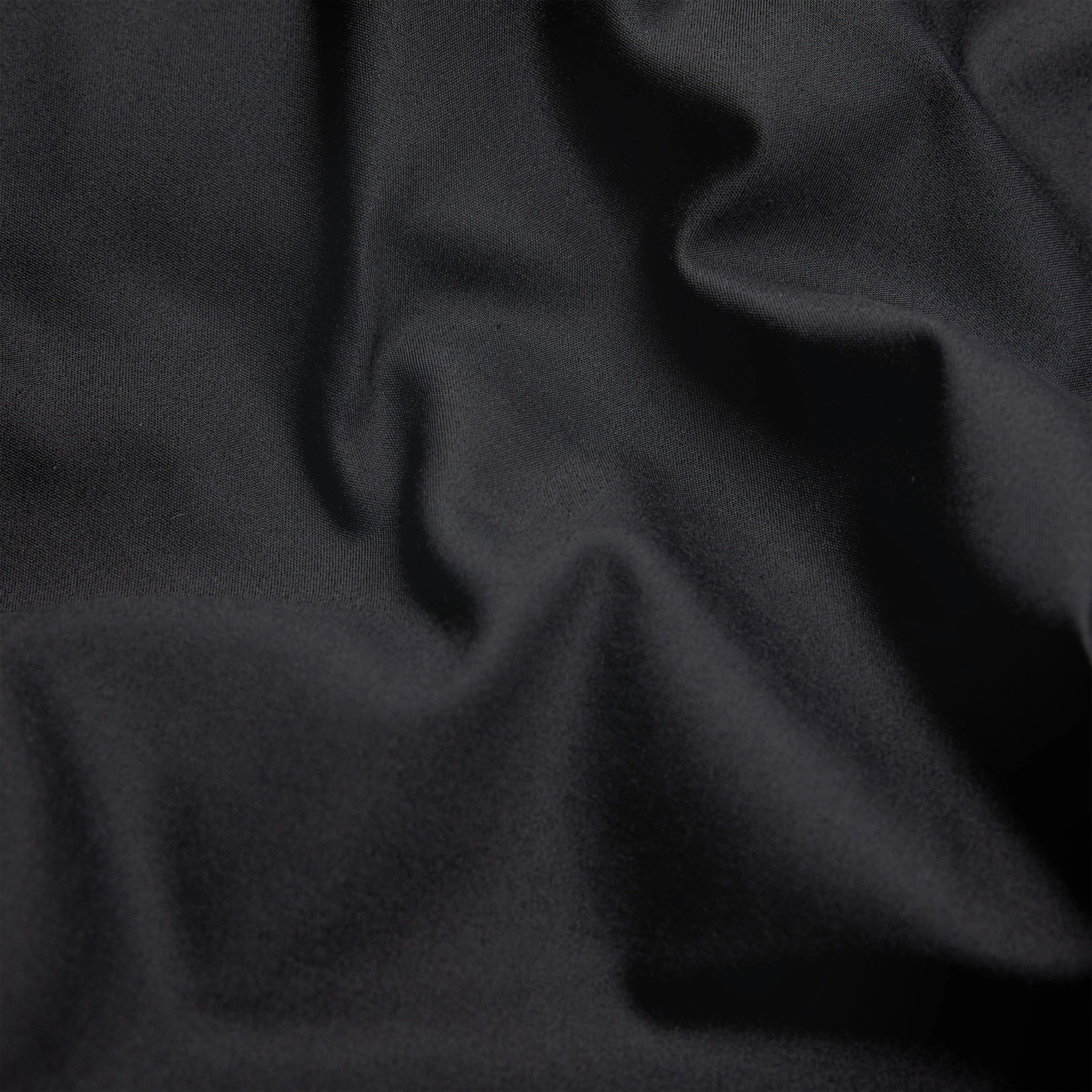 LEVEL - Lässige Bundfaltenhose in Technostretch-Satin - Damen - schwarz - Materialbild (B2C)