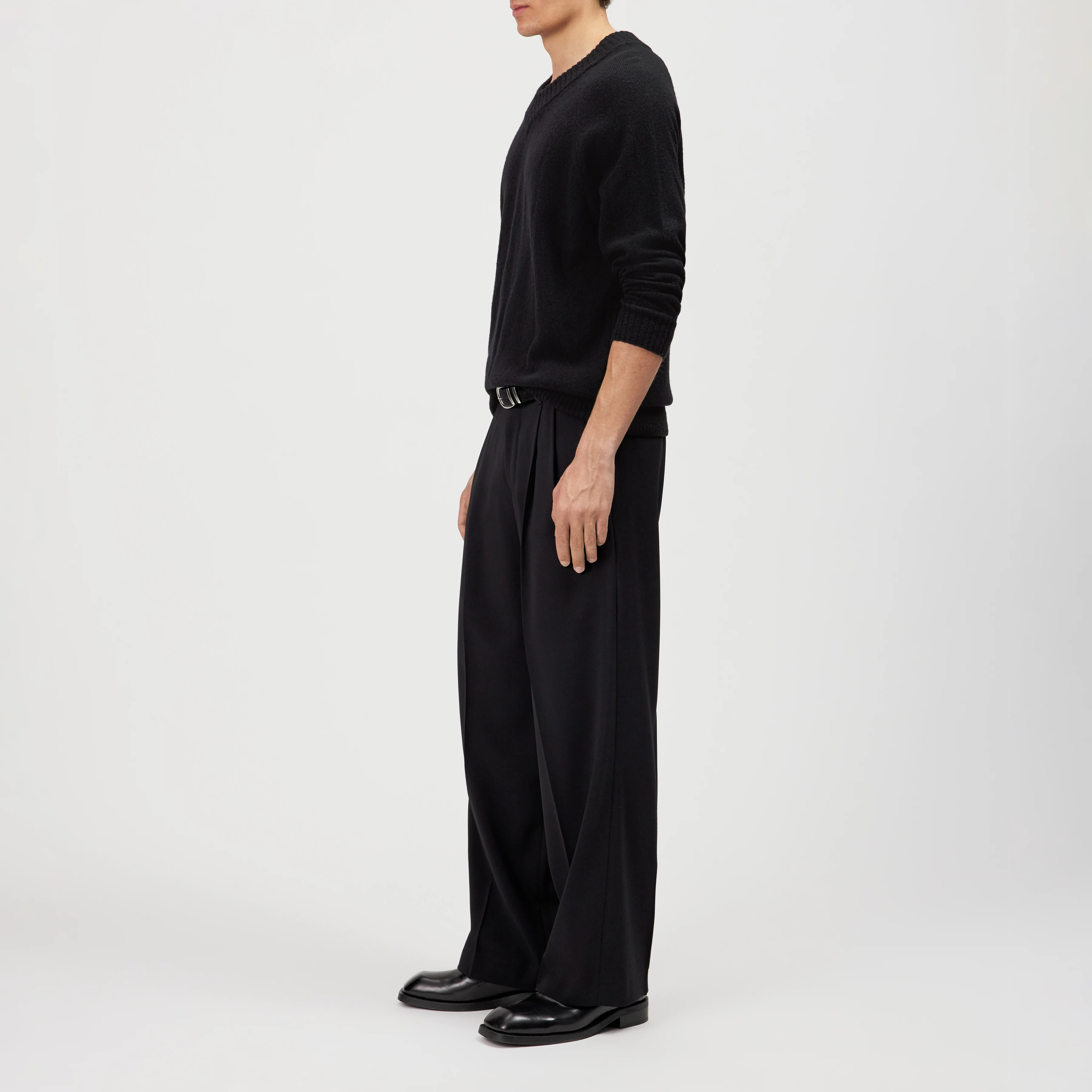 NUMIR - V-Neck Knitted Jumper in Wool Blend - men - black - Seitenansicht