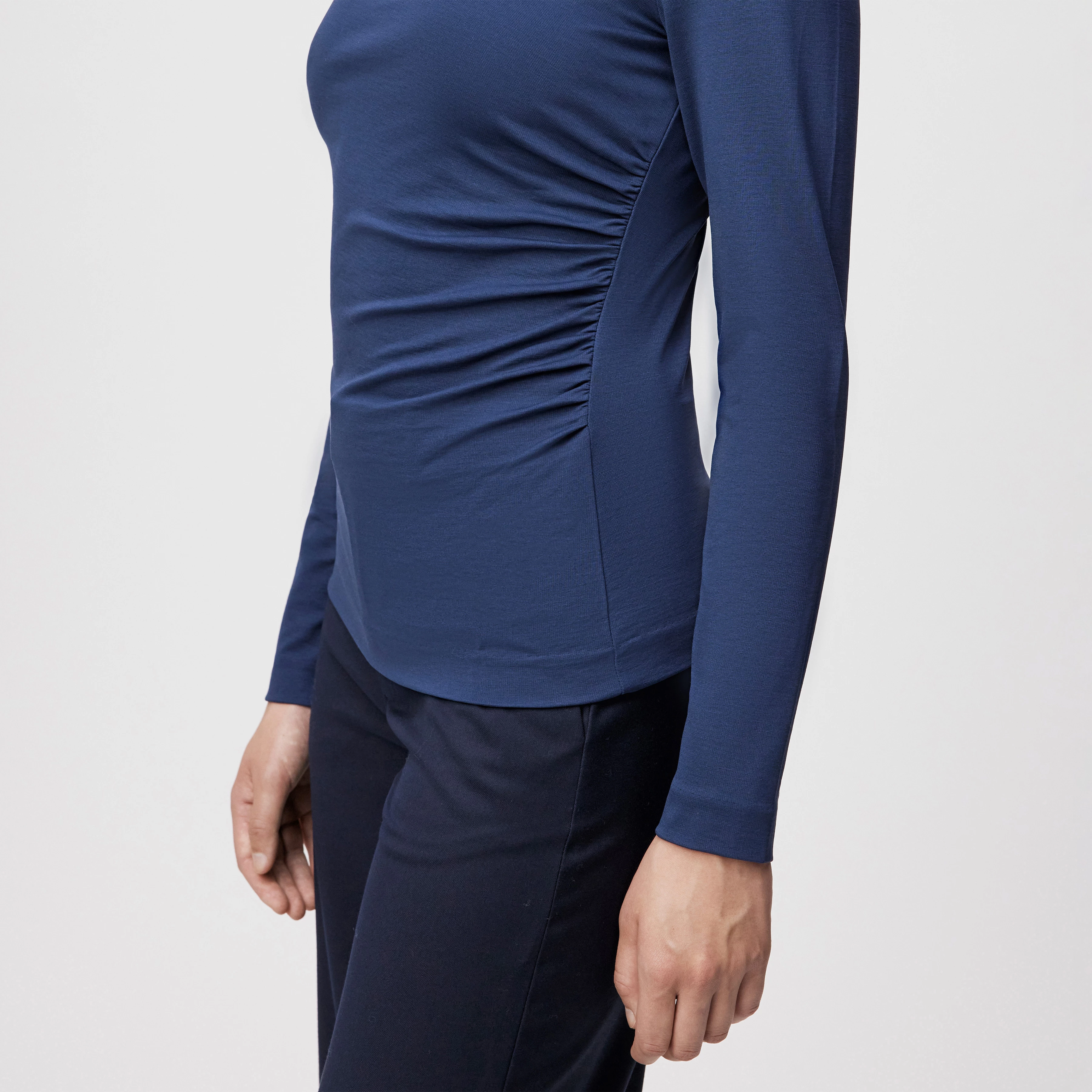 TIRY - Longsleeve in Lyocell-Mix - Damen - blau - Detailansicht am Model