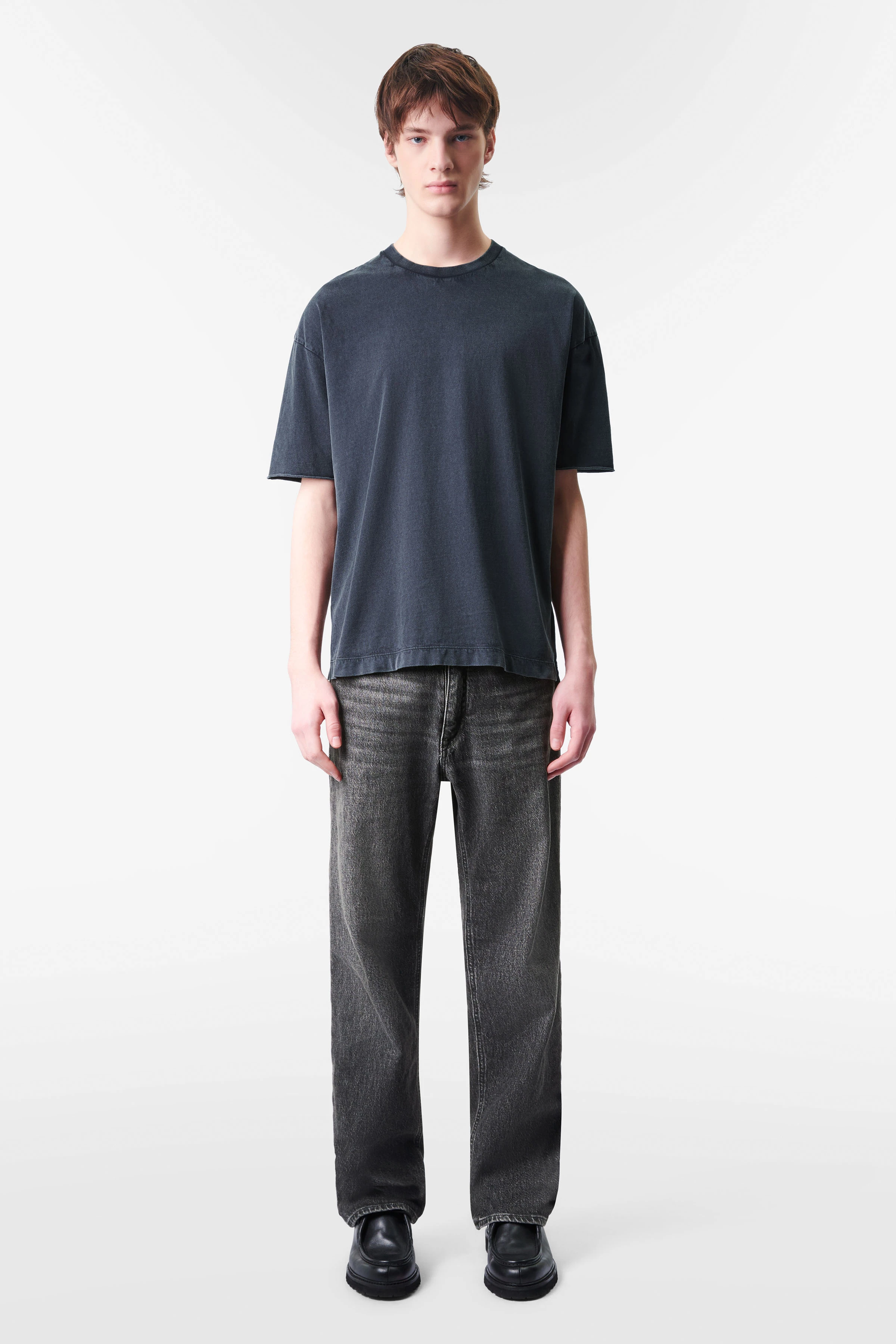 EROS - T-Shirt mit rollender Kante in Garment Dyed Baumwolle - Herren - grau - Ganzkörper-Frontansicht