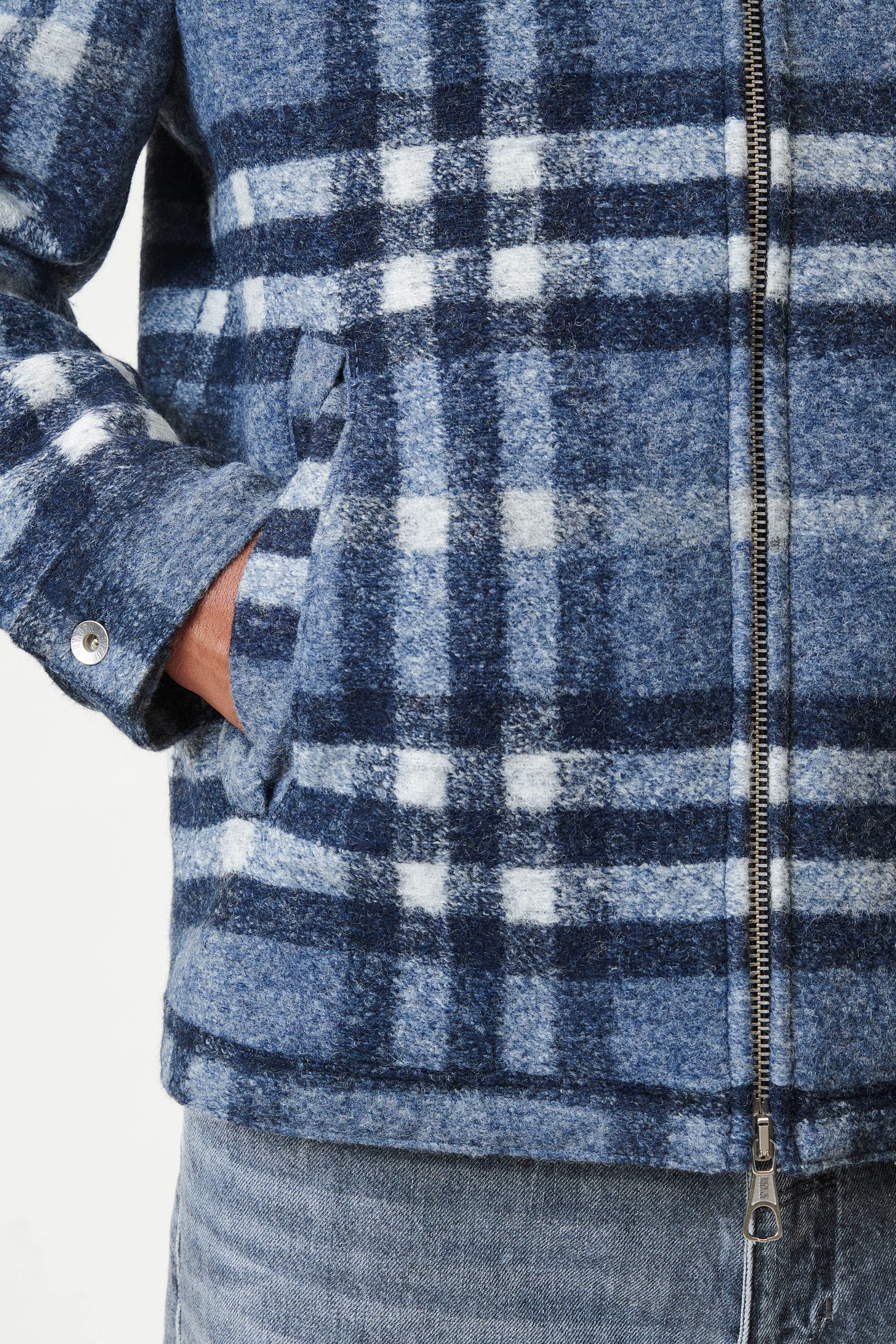 RIKKA - blouson jacket in wool mix - men - blue - Detailansicht am Model