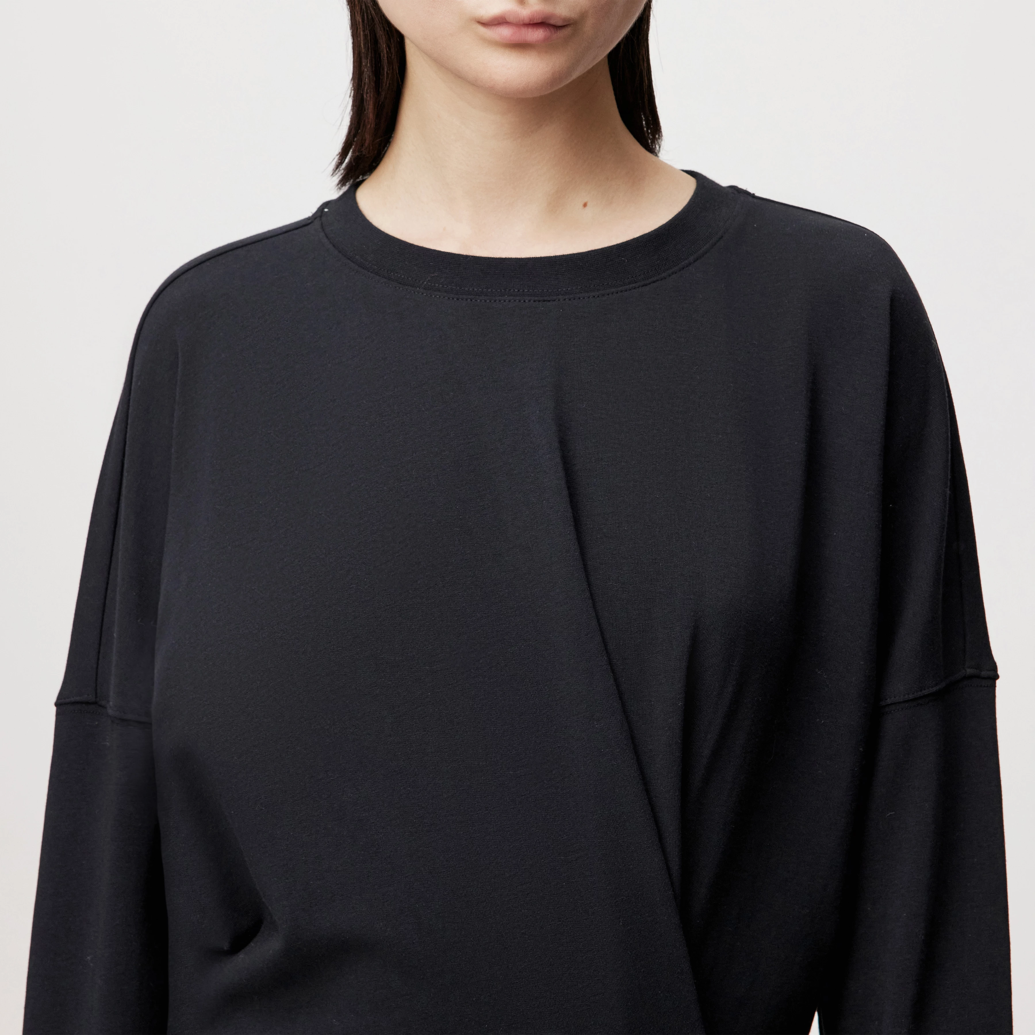 MASRE_P8 - Sweatshirt in Baumwoll-Mix - Damen - schwarz - Detailansicht am Model