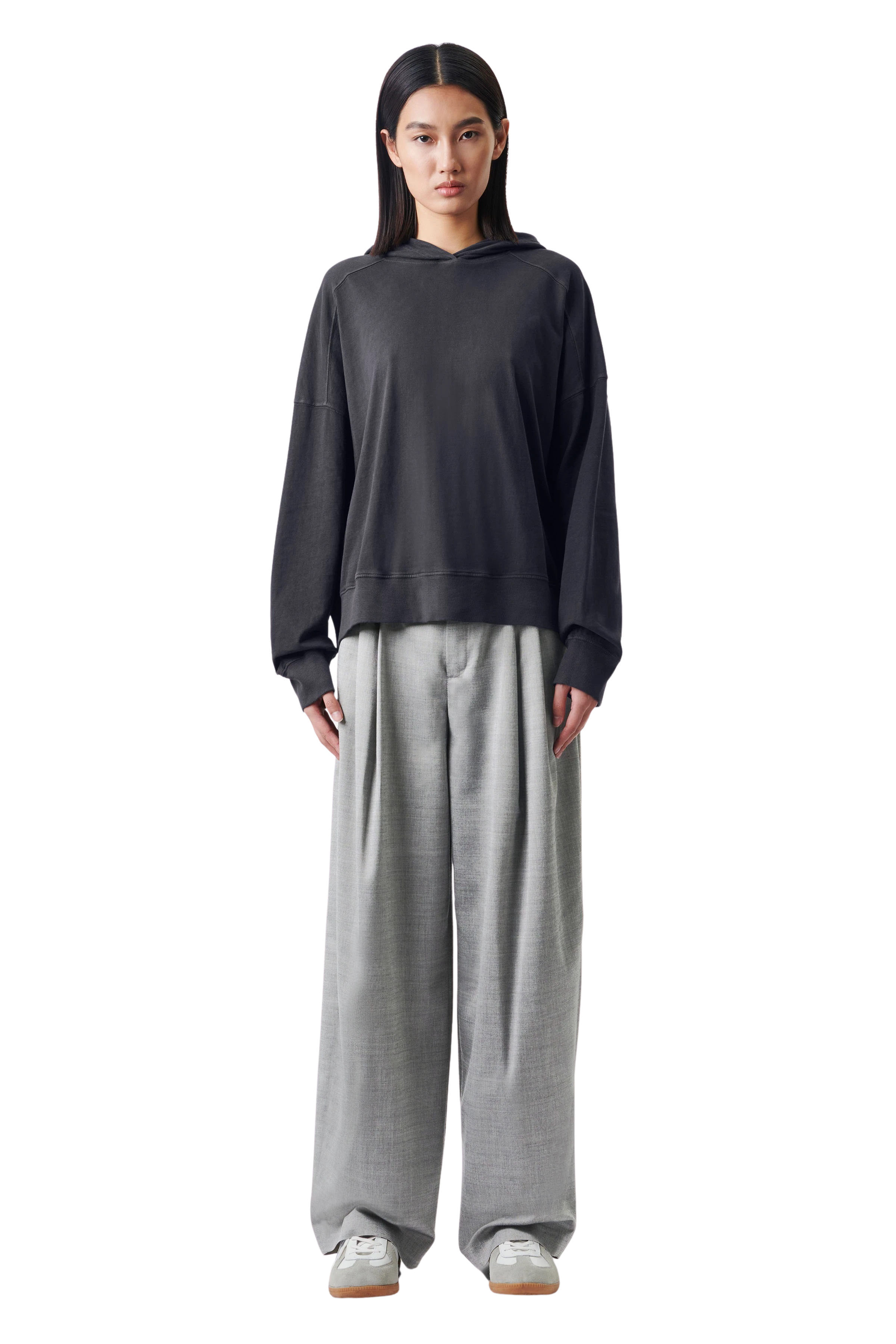 LILLEKA - Oversized Hoodie in Relaxed Fit in weichem Jersey - Damen - schwarz - Ganzkörper-Frontansicht