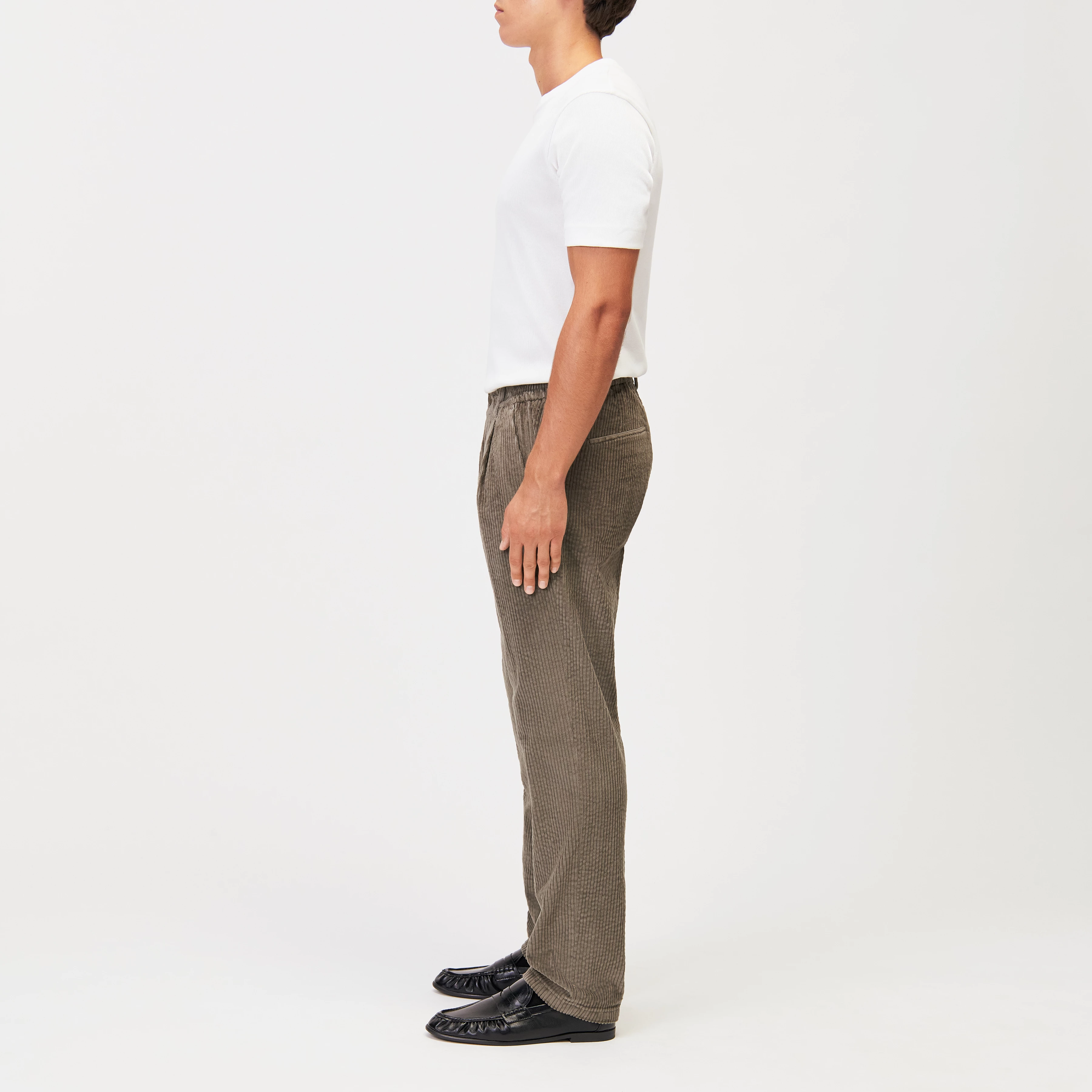 CHASY_RGLR - Casual Hose mit Bundfalte in Jumbo Cord - Herren - braun - Seitenansicht