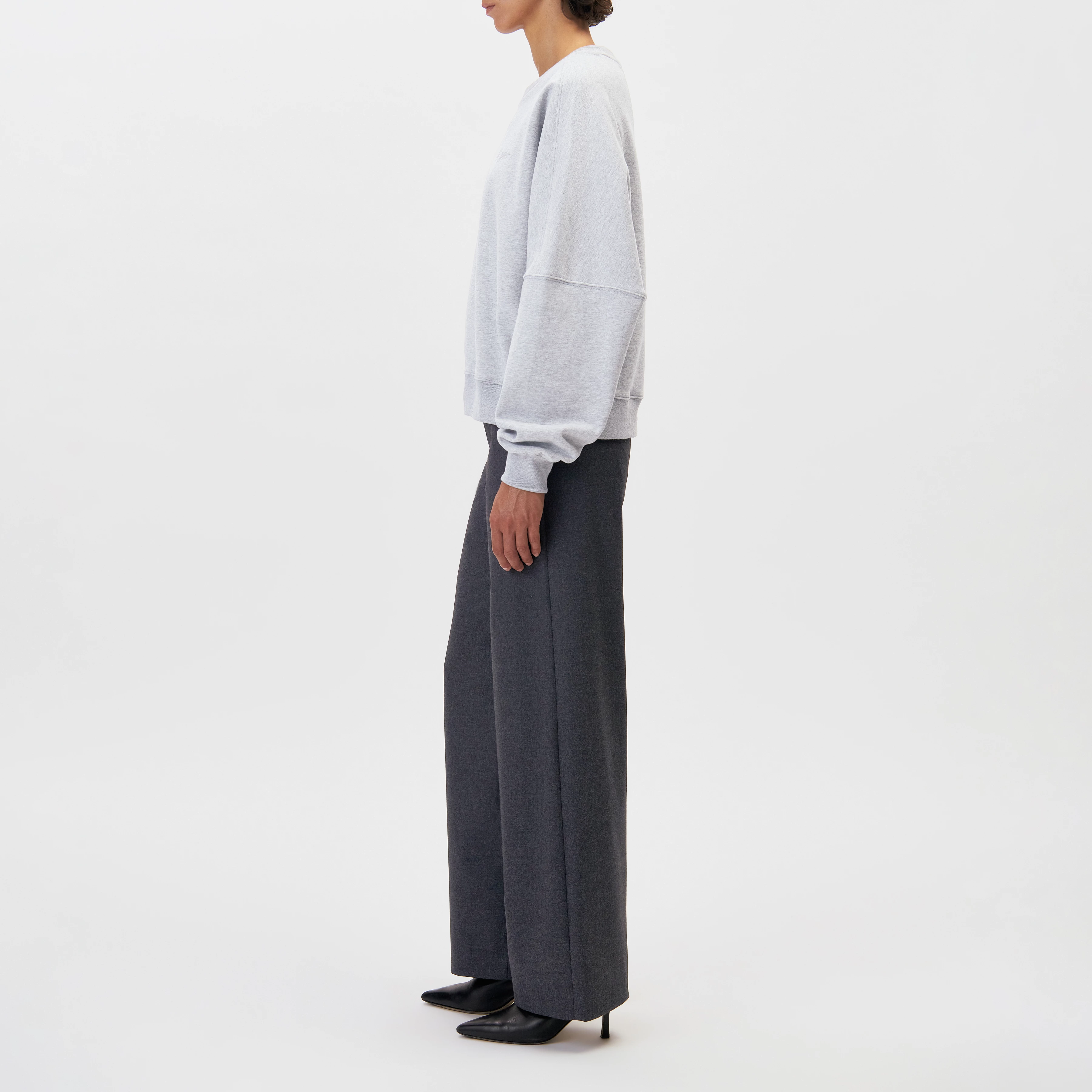 ASTERA_P1 - Oversized sweatshirt with DRYKORN embroidery - women - grey - Seitenansicht
