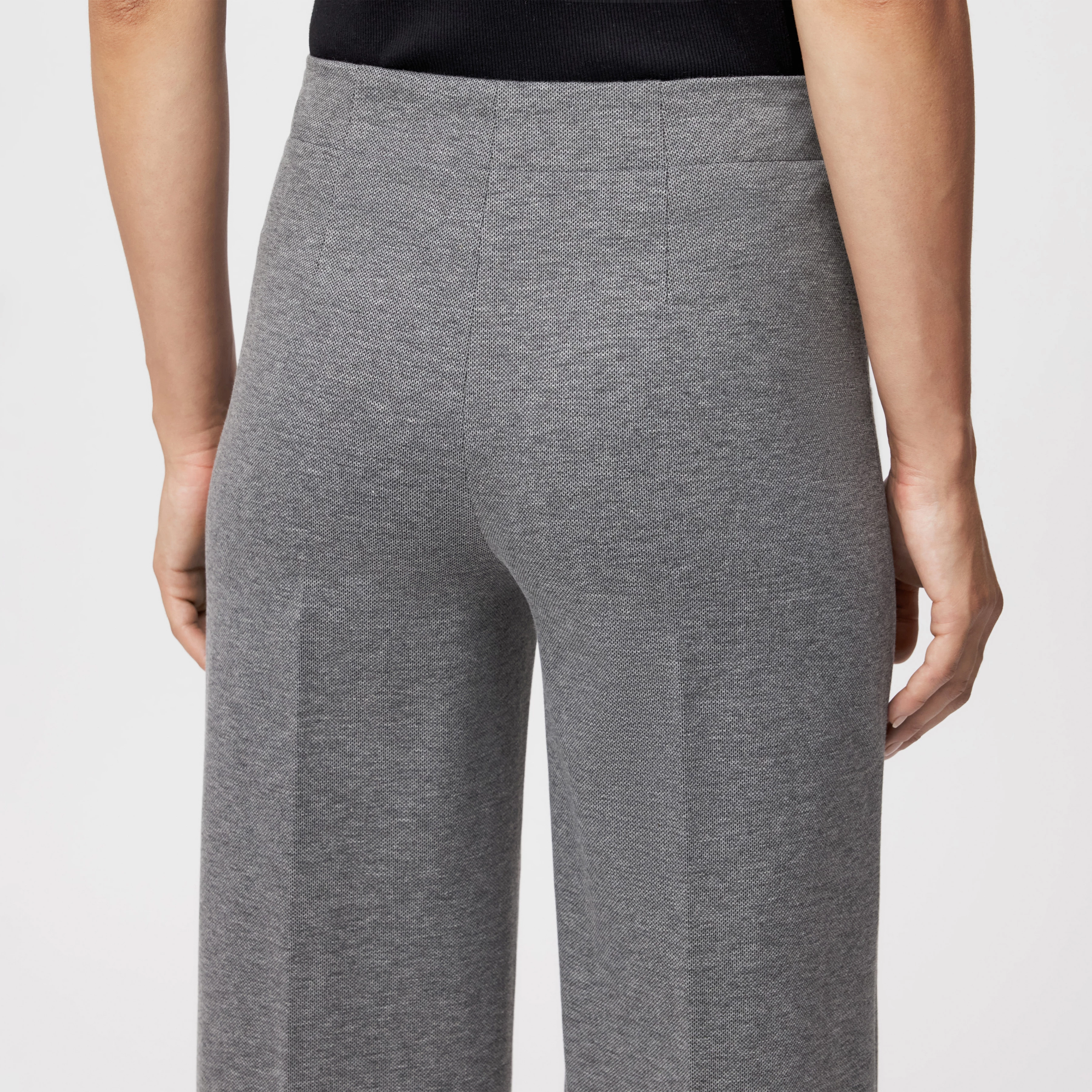 BEFORE - Marlenehose in Jersey mit Dessin - Damen - grau - Detailansicht am Model