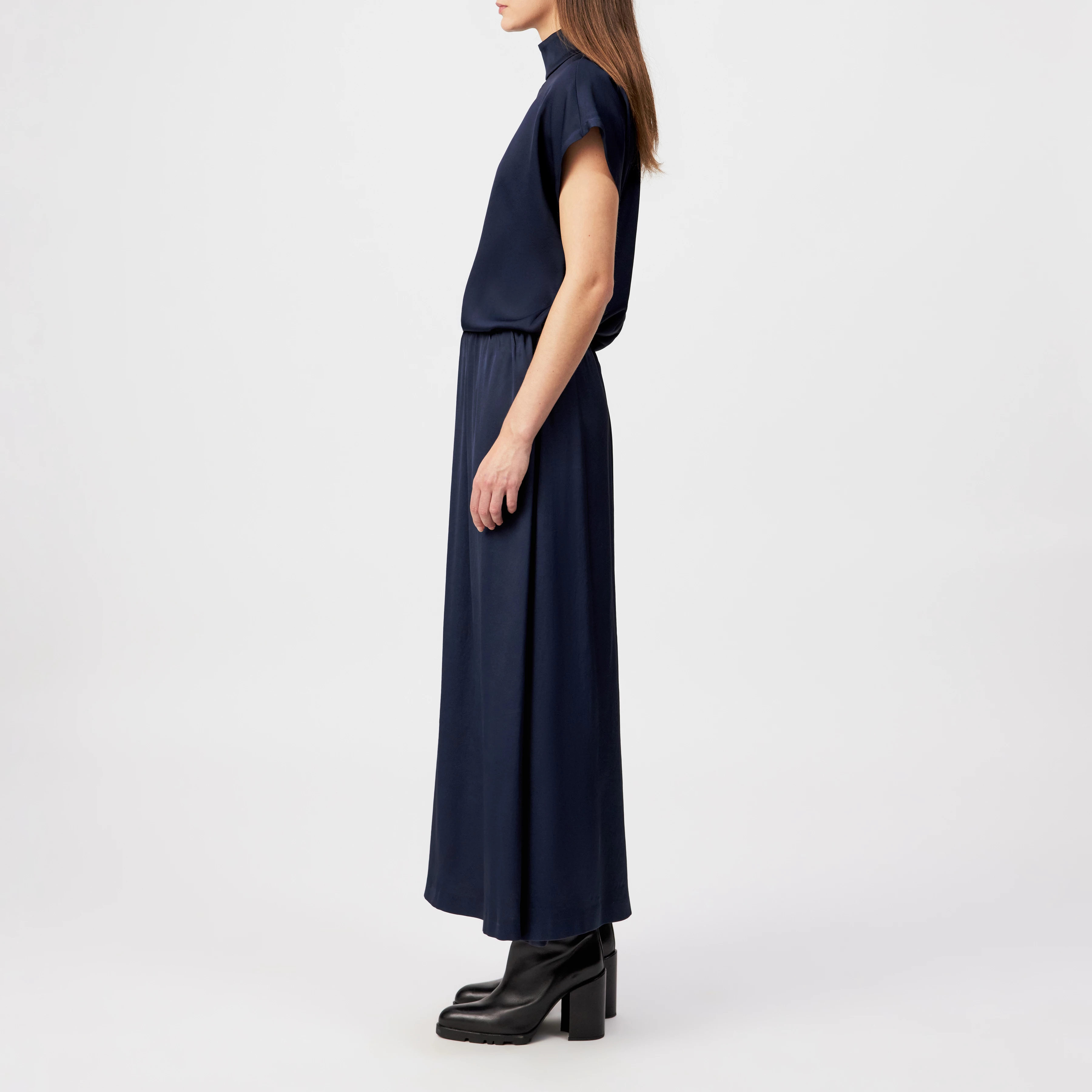 IDONEA - Mid-length skirt with elasticated waistband in satin - women - blue - Seitenansicht