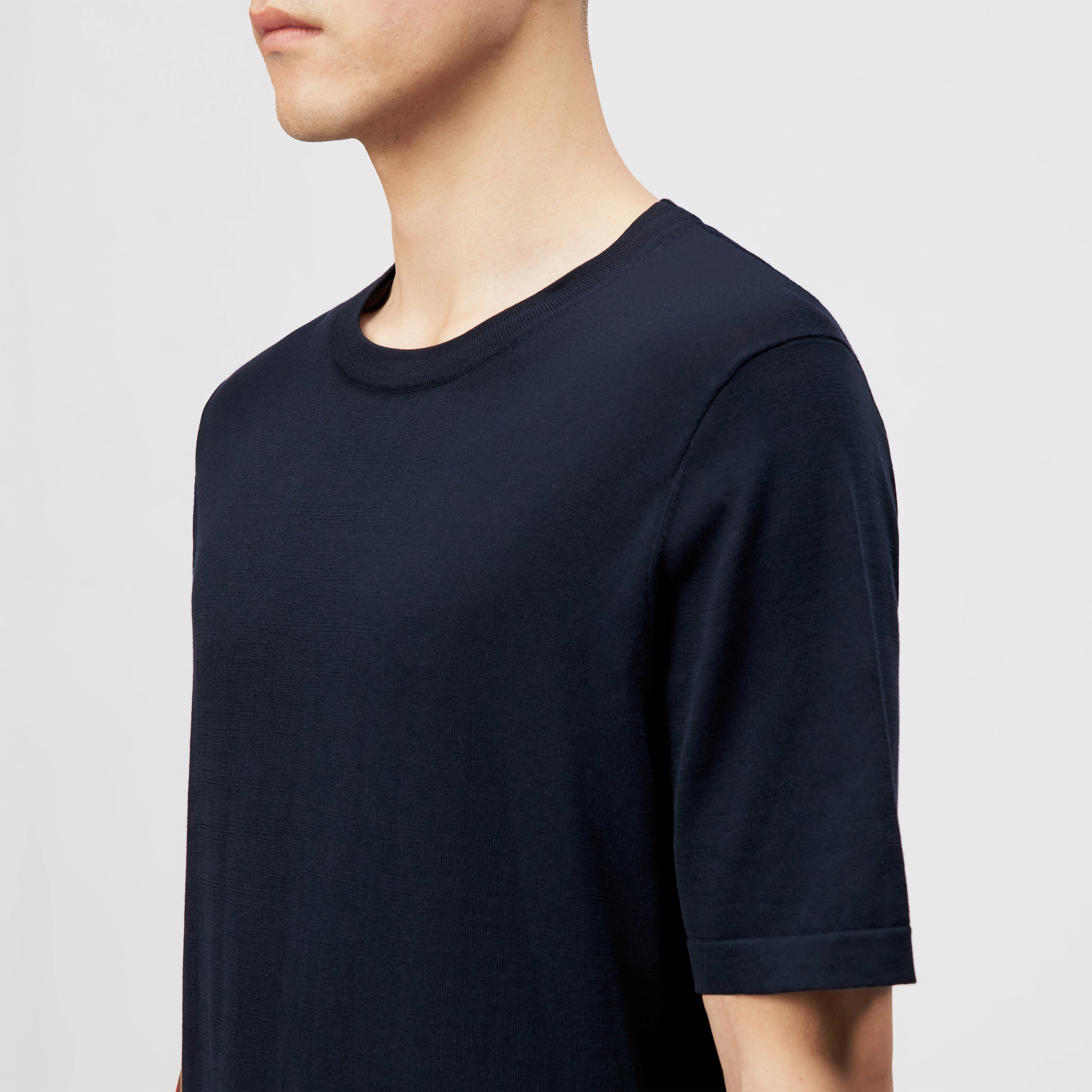 VALENTIN - T-shirt i merceriseret bomuld - men - blå - Detailansicht am Model