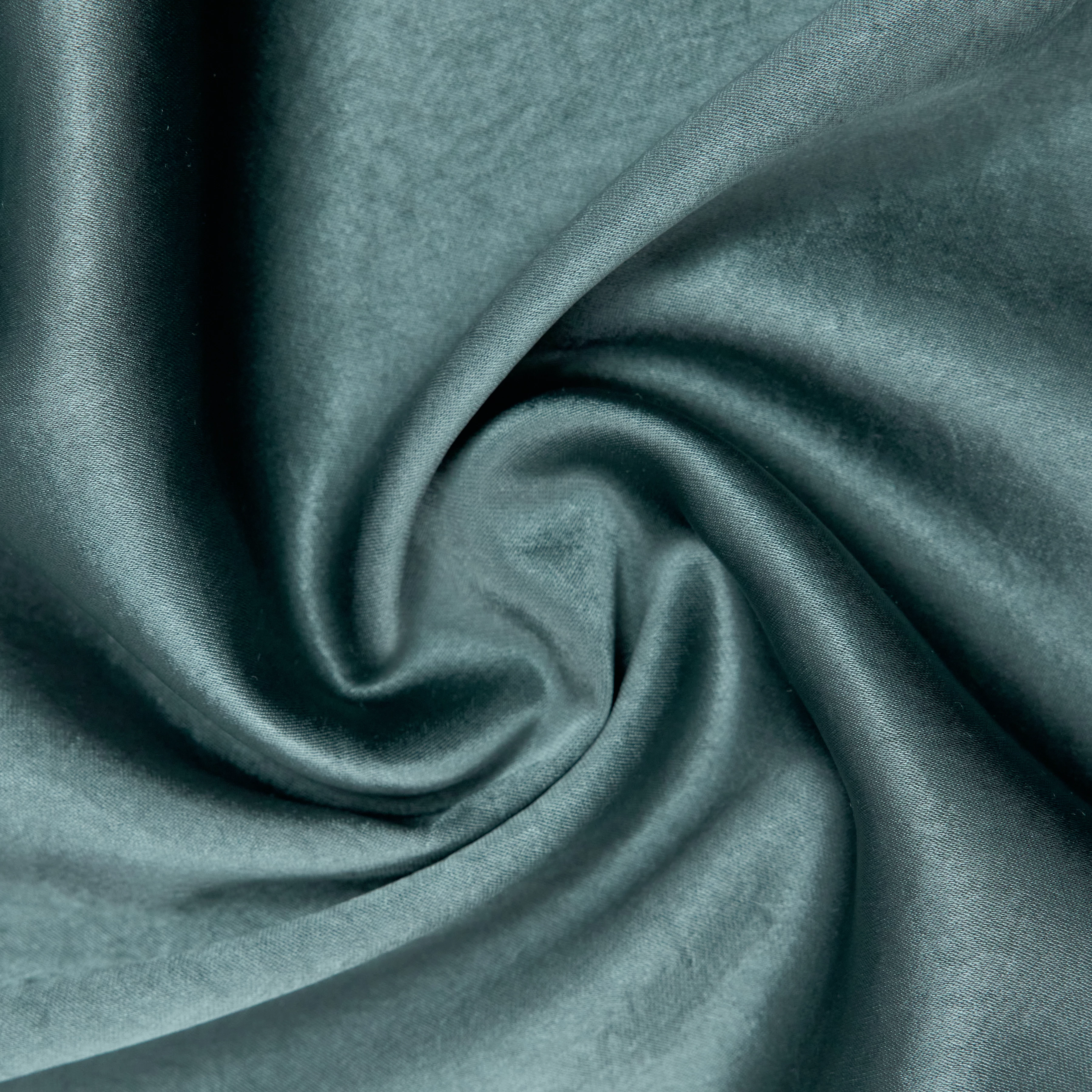 ALARIA_1 - Shirt-Bluse mit Stehkragen in fließendem Satin - Damen - grün - Materialbild (B2C)