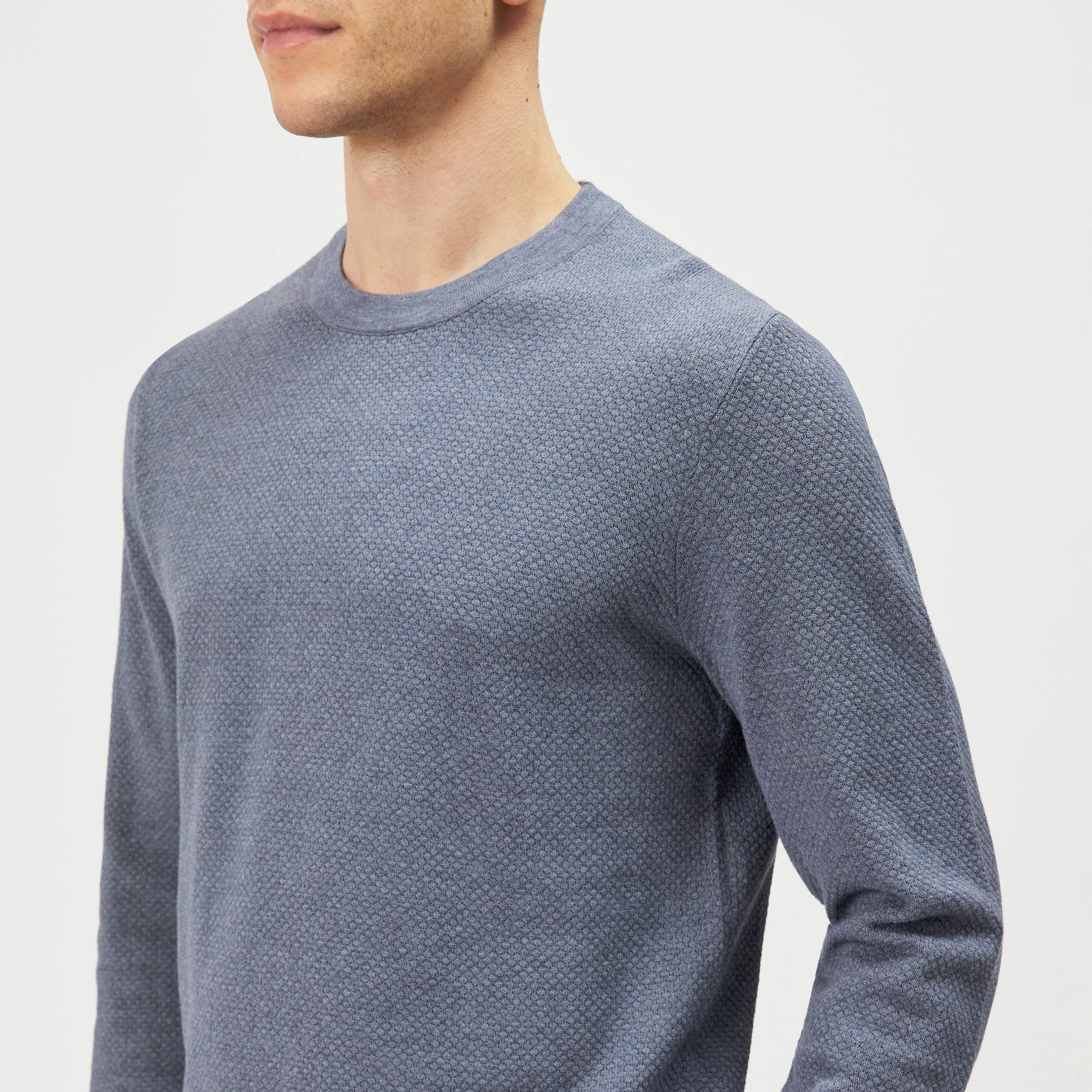 IRMINO - Longsleeve in cotton ajour - men - blue - Detailansicht am Model