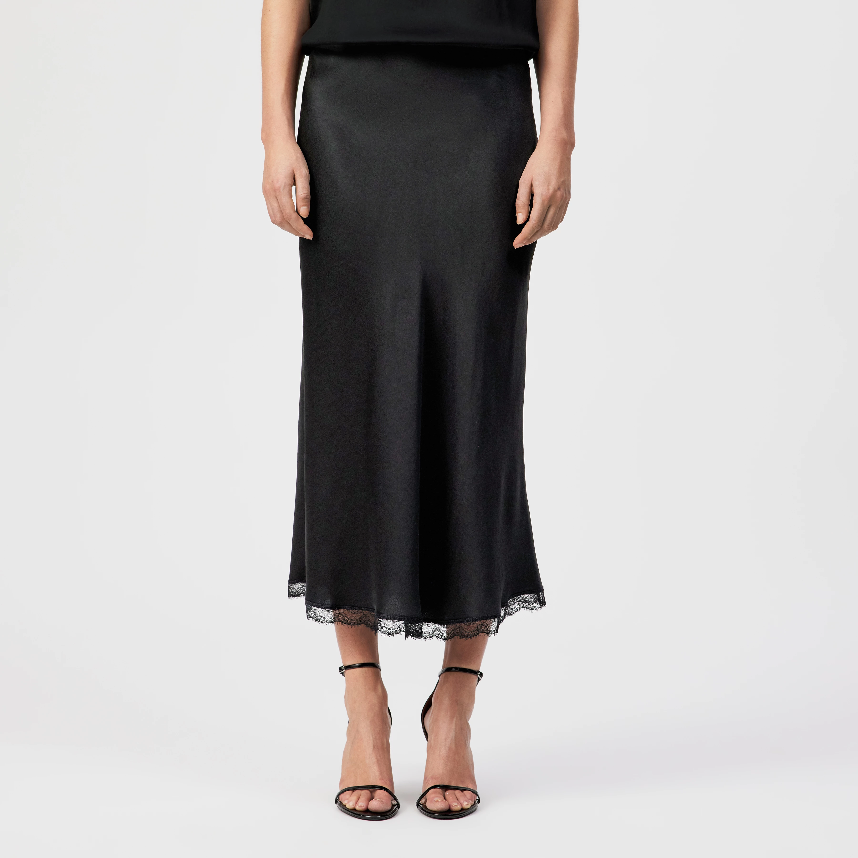 URA_1 - Jupe midi satinée avec dentelle - women - noir - Frontansicht