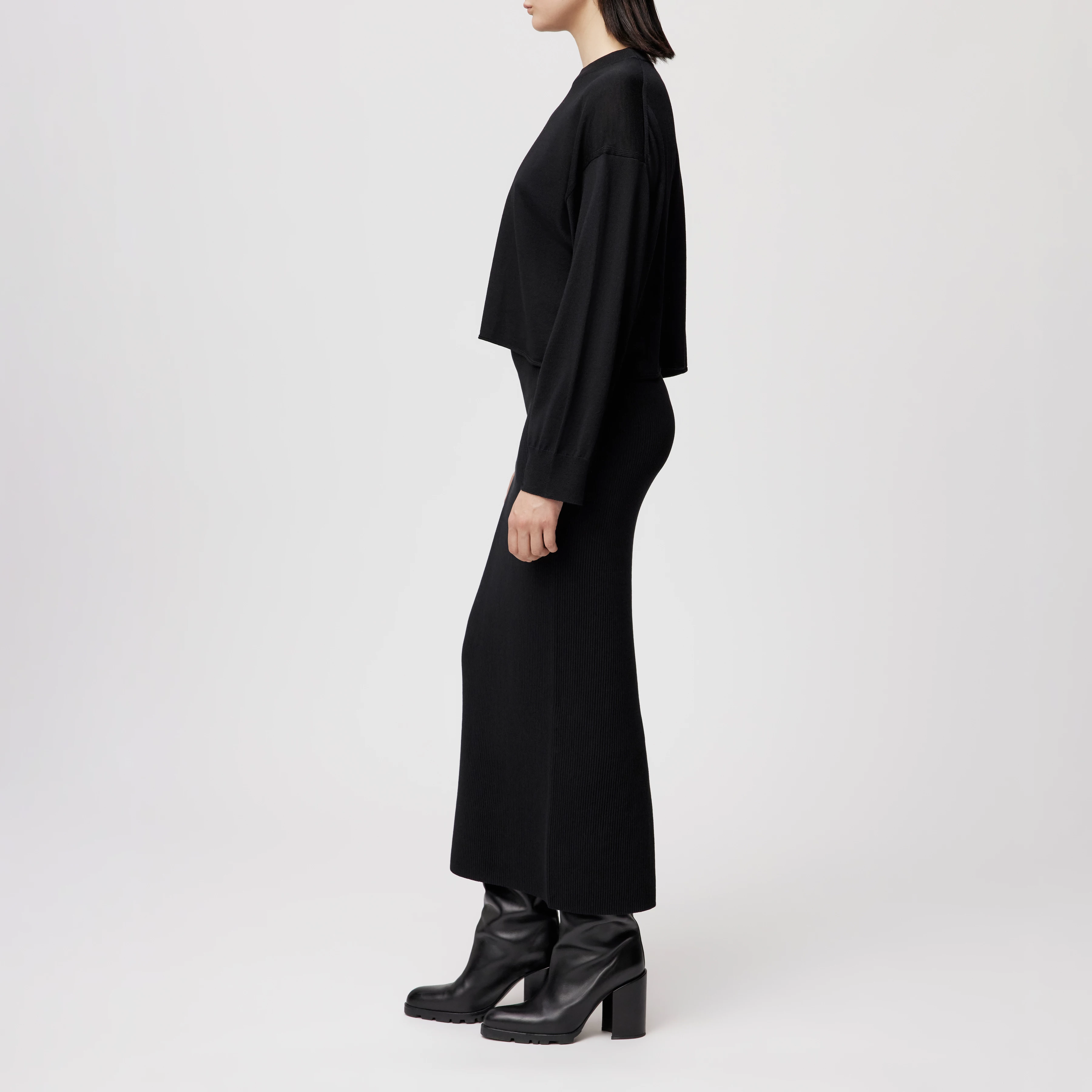 MALESE - Verkürzter Pullover in feiner Merinowolle - Damen - schwarz - Seitenansicht