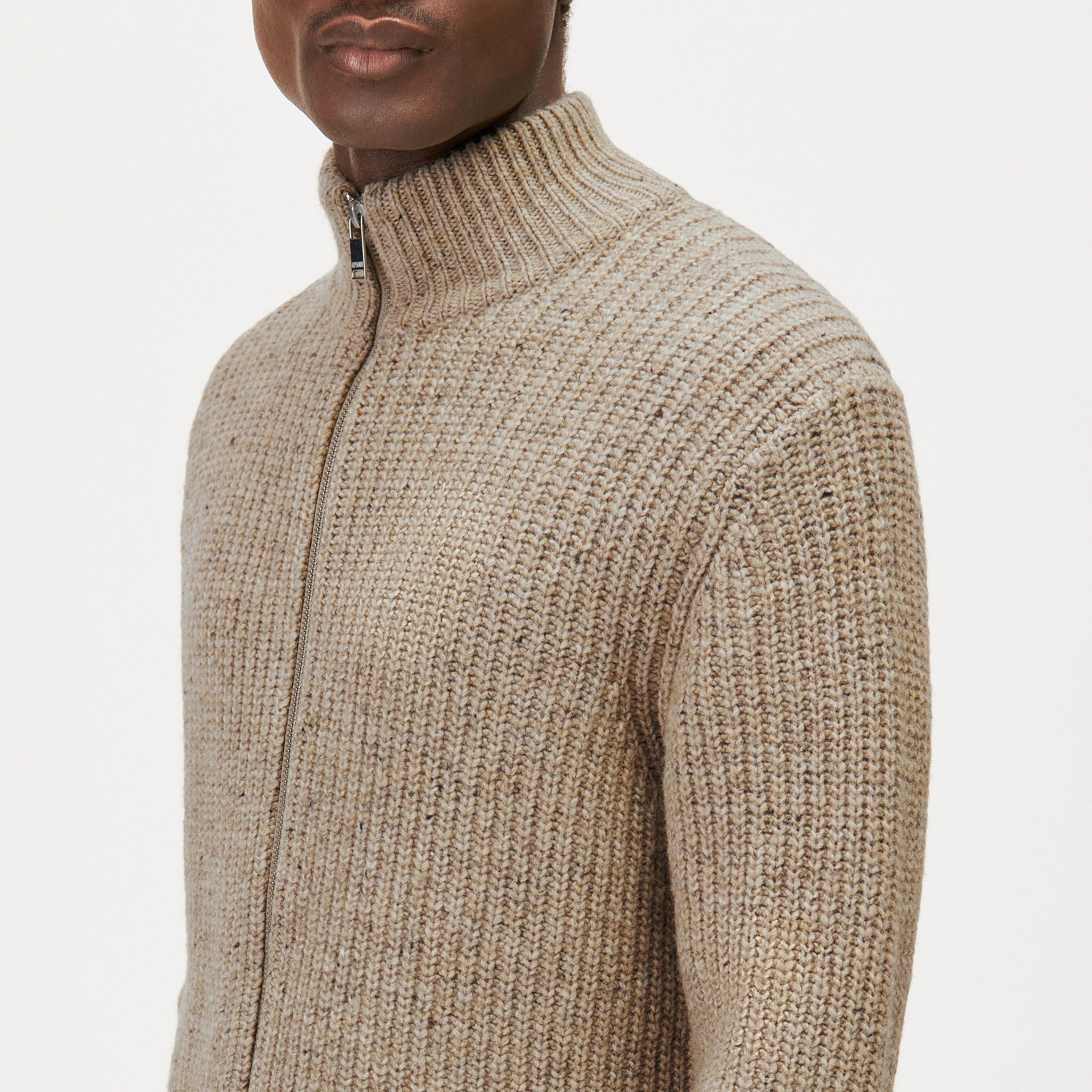 ANTONIO - Wool-blend cardigan - men - beige - Detailansicht am Model