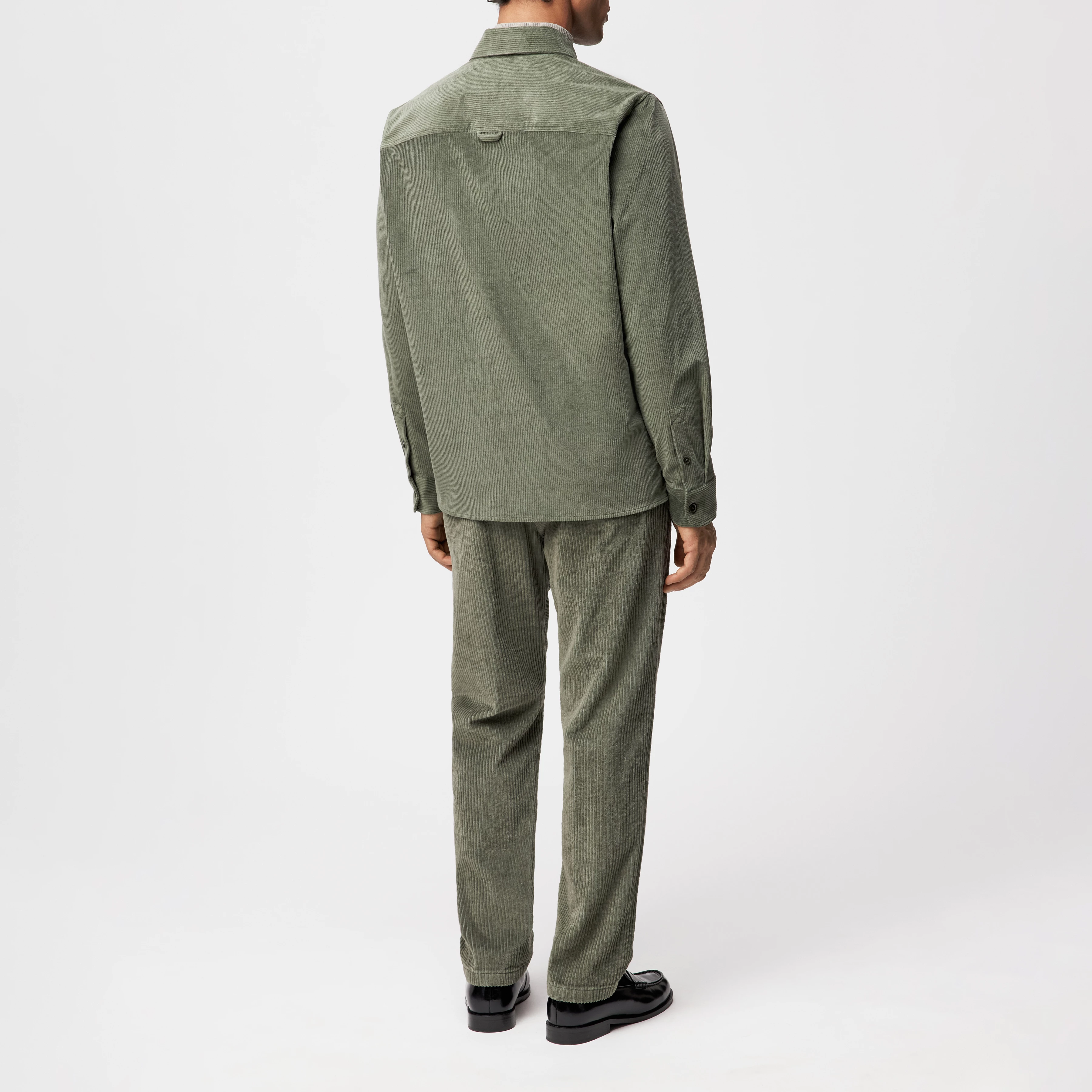 GUNRAY - Relaxed Fit Overshirt in Baumwoll-Cord - Herren - grün - Rückansicht