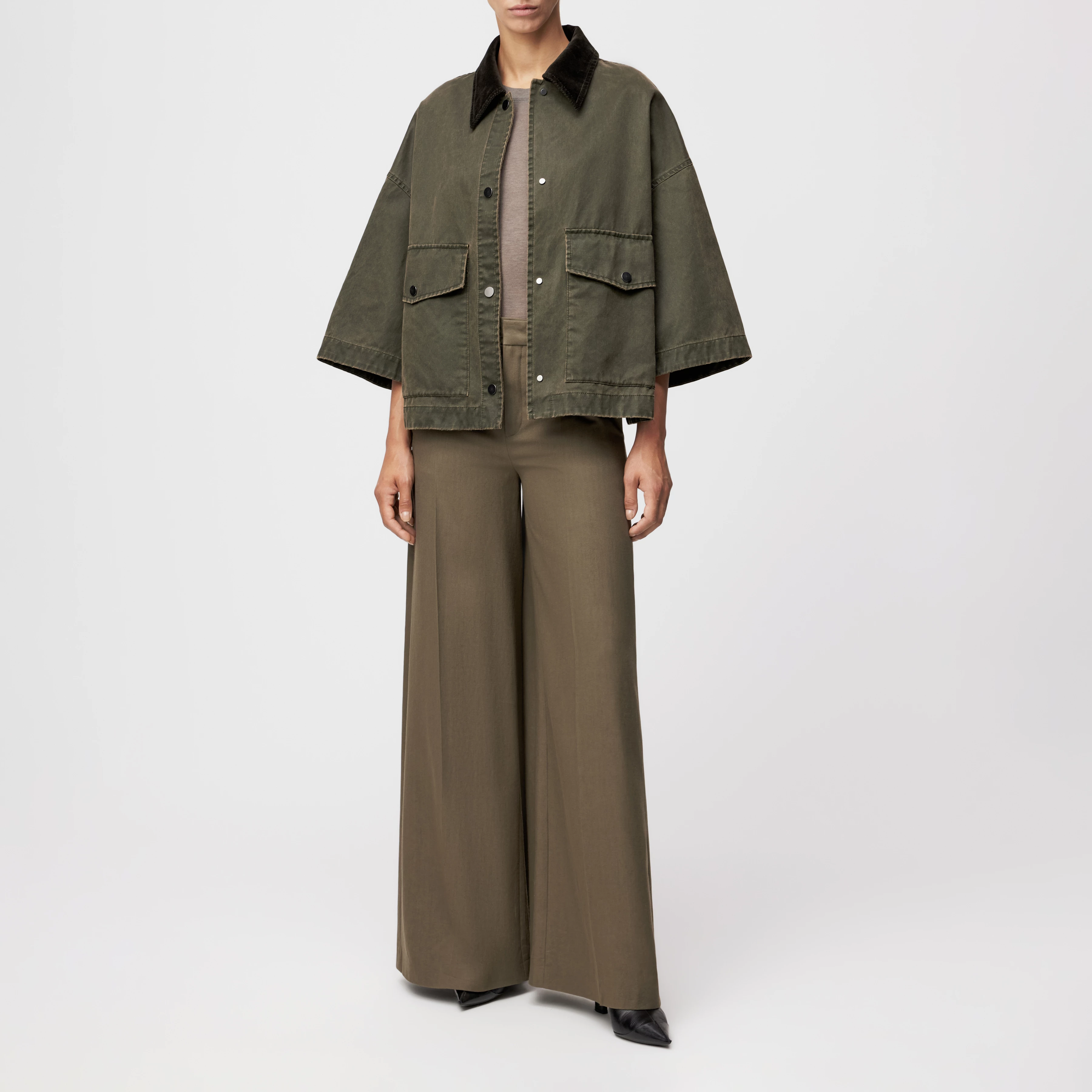 ANS_1 - Lässige Jacke in gewachstem Baumwoll-Mix - Damen - grün - Ganzkörper-Frontansicht